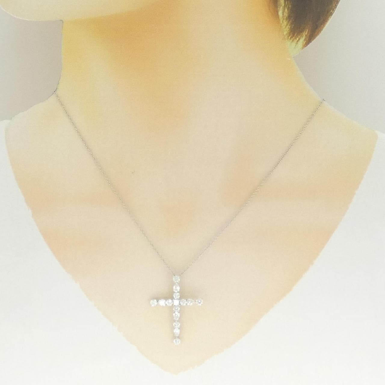 HARRY WINSTON Madonna Cross Small Necklace