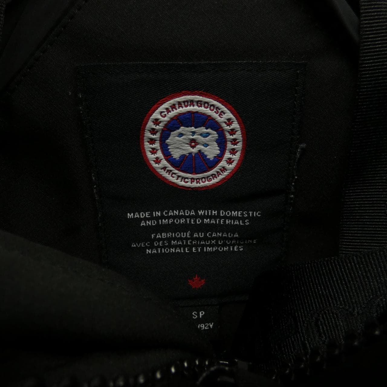 加拿大鹅CANADA GOOSE羽绒服