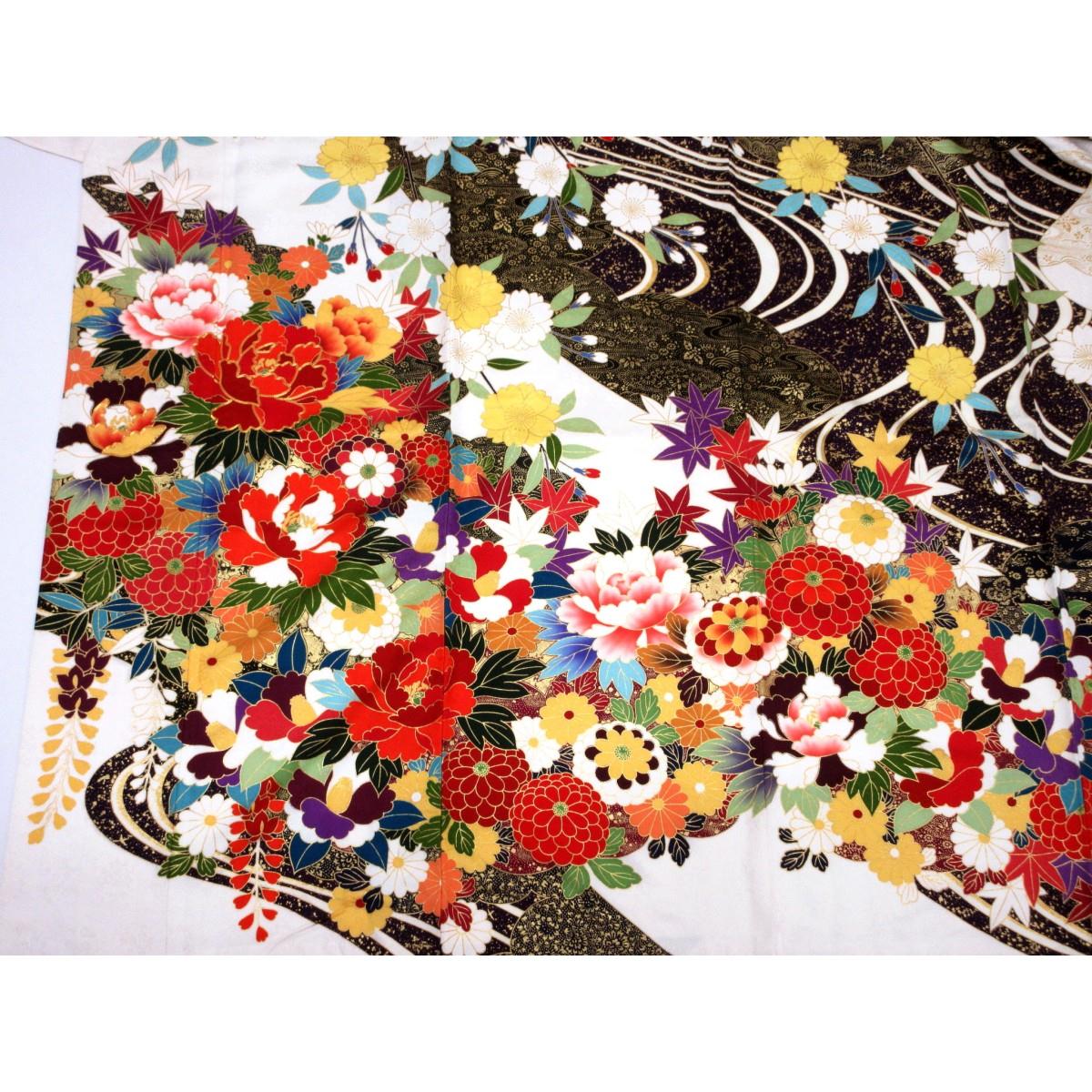 振袖　友禅金彩加工　刺繍入り