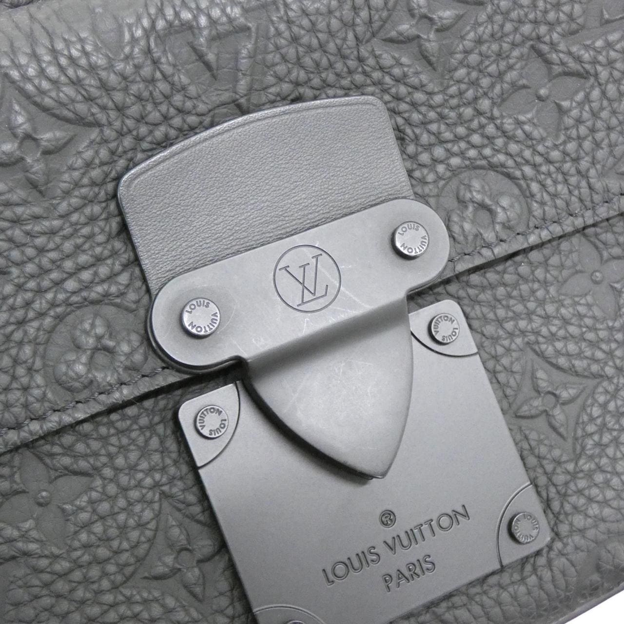 LOUIS VUITTON Taurillon Monogram S Rock Messenger M58489 单肩包