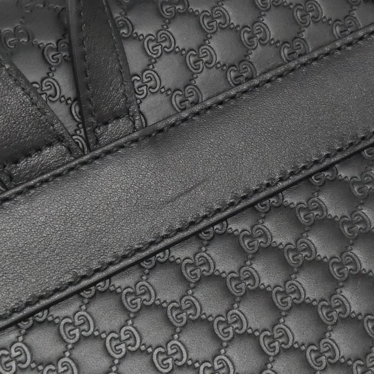 Gucci 607993 BMJ1G双肩包