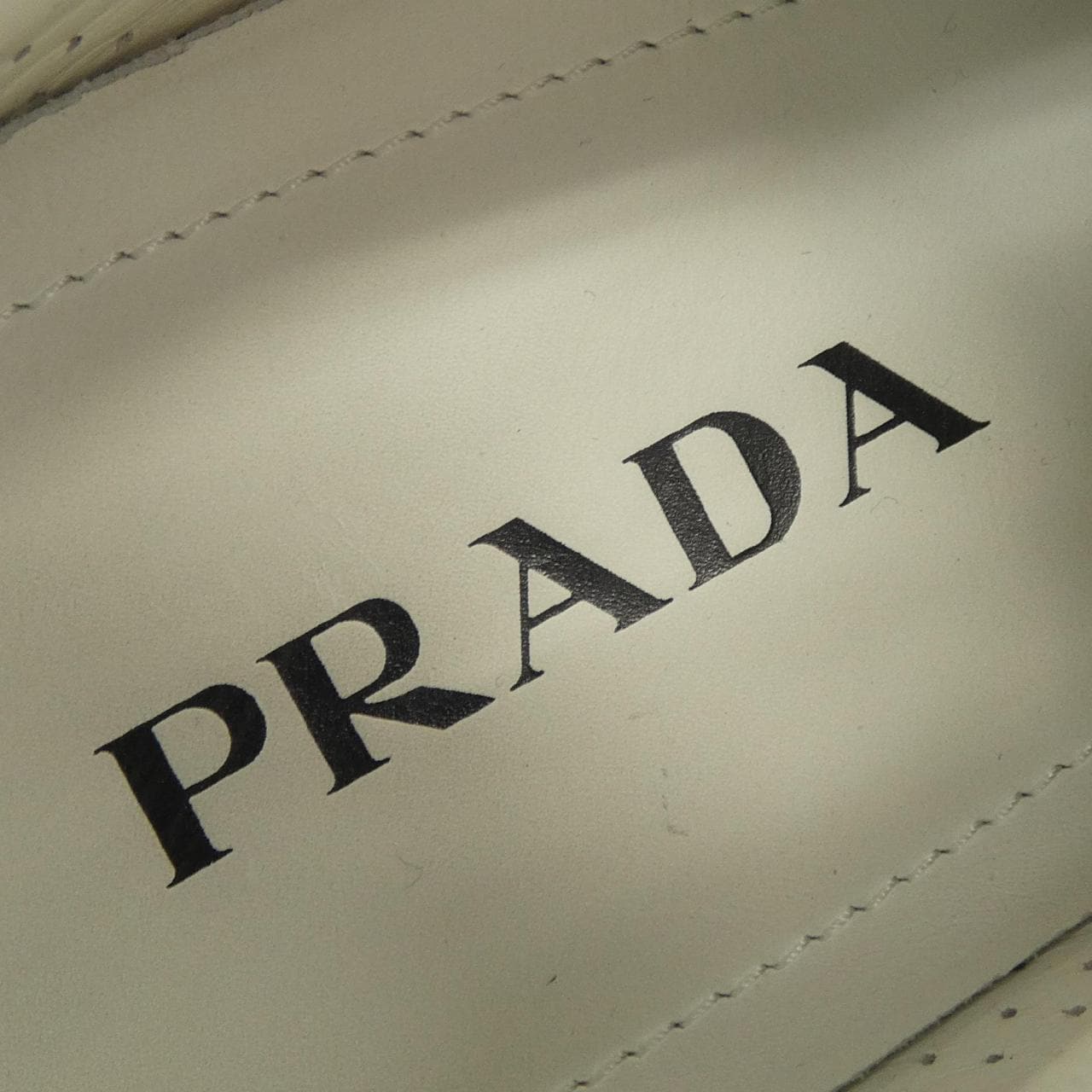 プラダ PRADA ブラッシュドレザースニーカ- 2EE369 トライアングルロゴ スニーカー