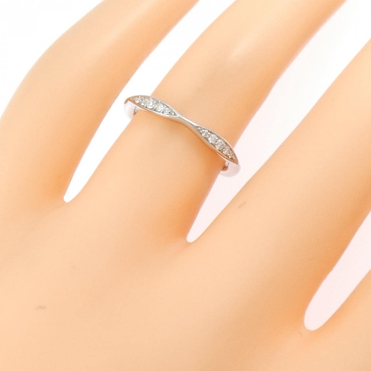 シャネル カメリア ハーフエタニティ リング