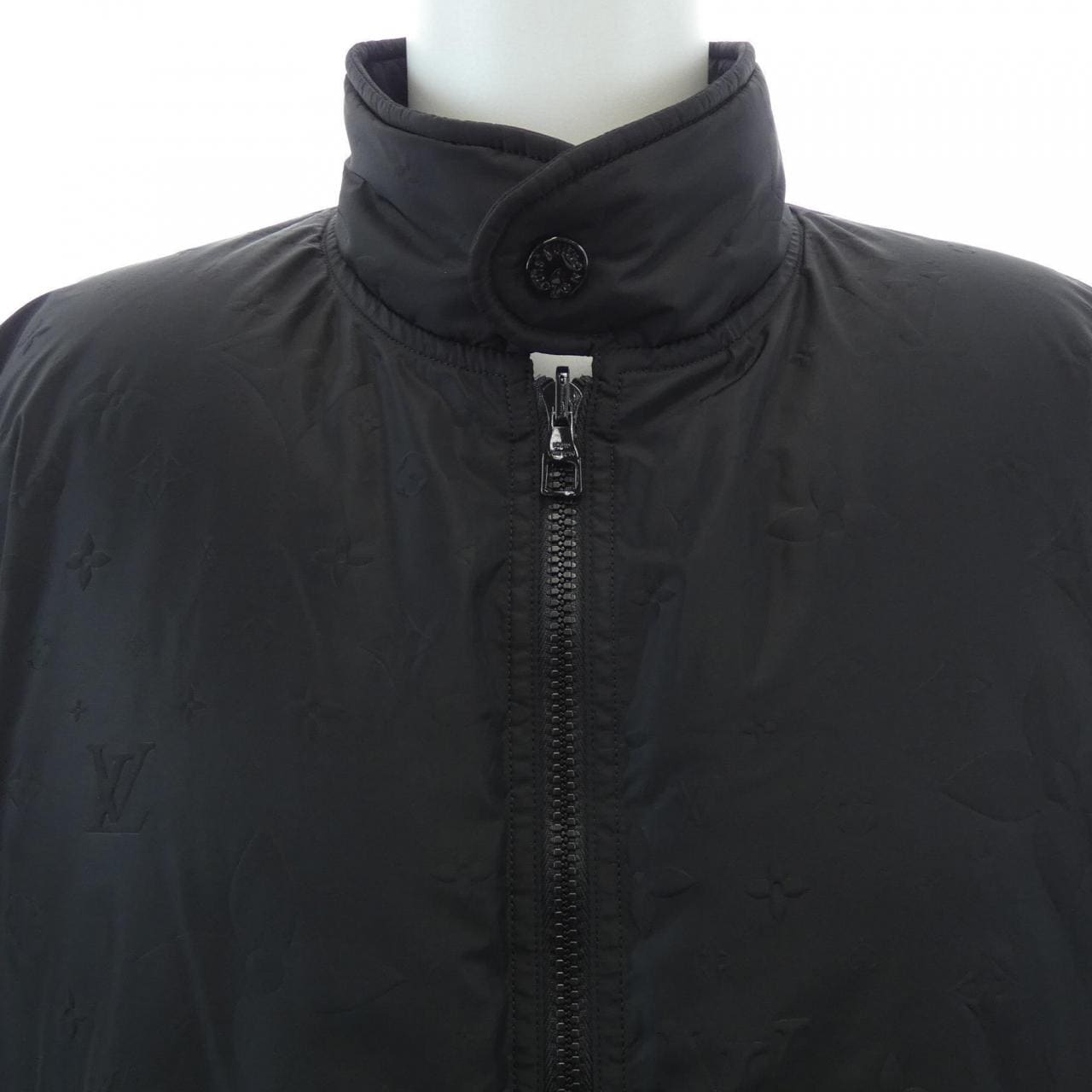 ルイヴィトン LOUIS VUITTON HLB45WAB2 ダウンジャケット