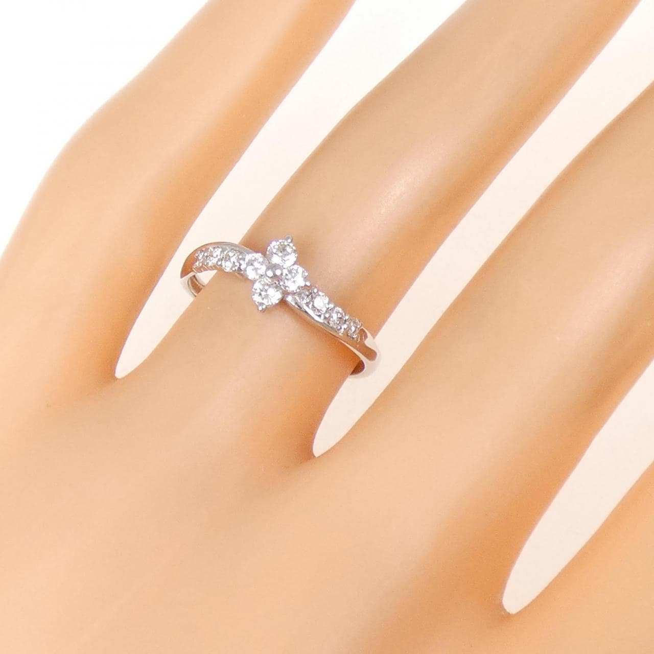 PT900 フラワー ダイヤモンド リング 0.30CT