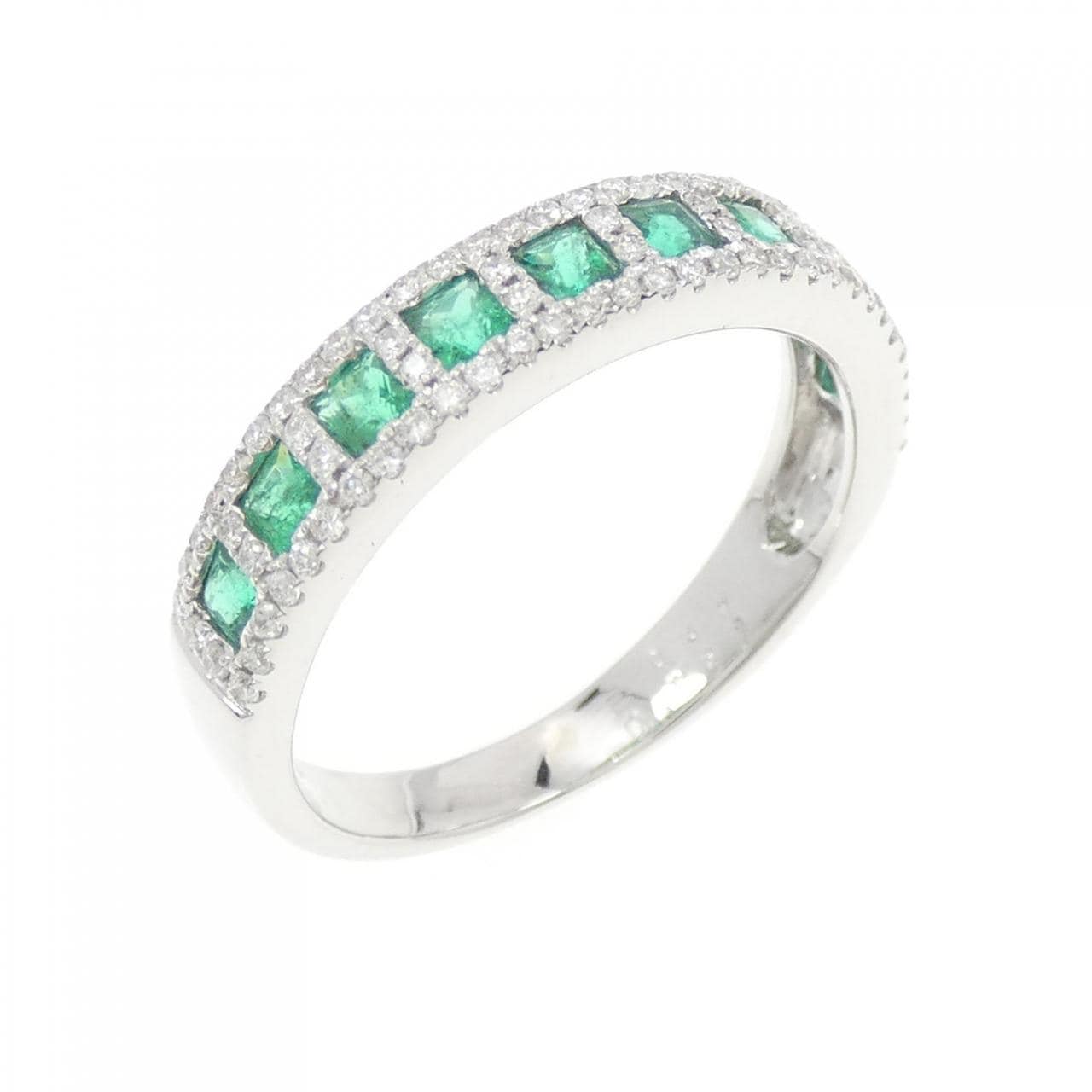 750WG Emerald Ring 0.57CT