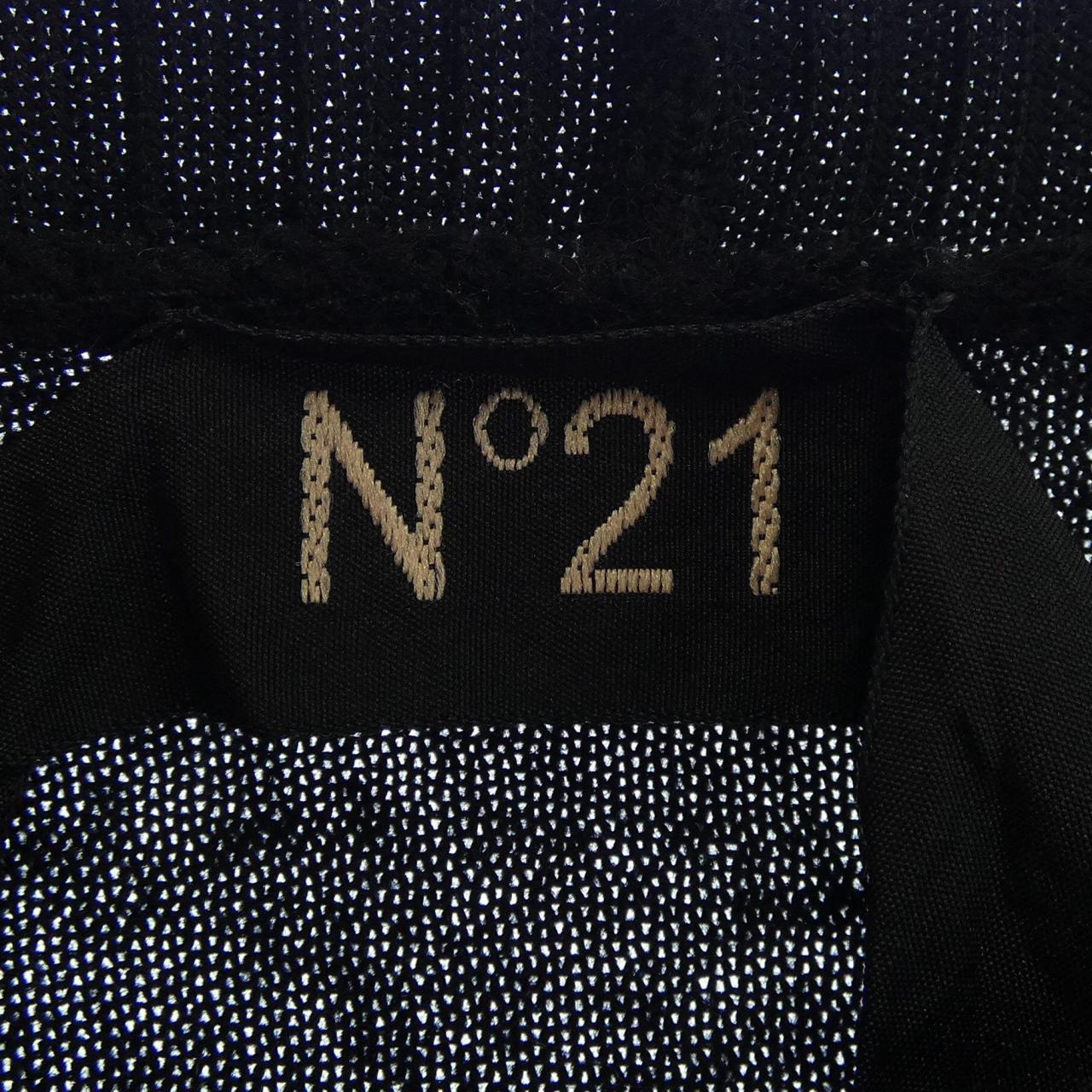 ヌメロヴェントゥーノ N°21 ニット