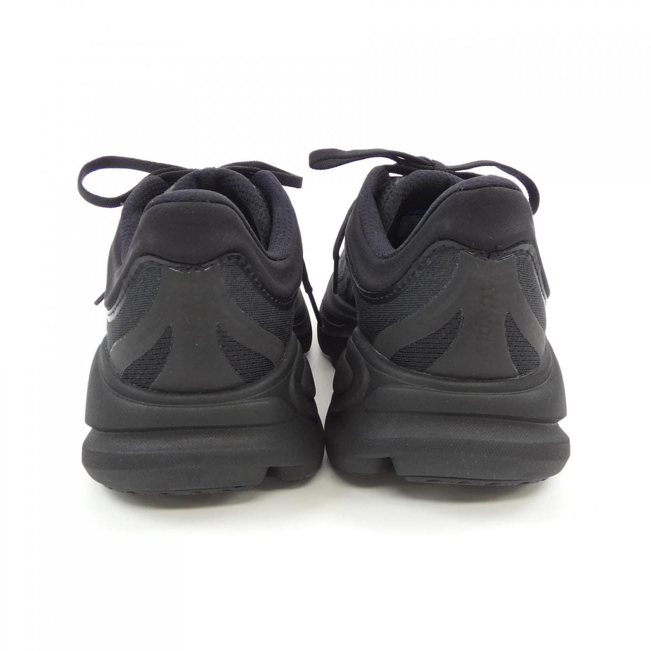 ホカオネオネ HOKA ONE ONE スニーカー