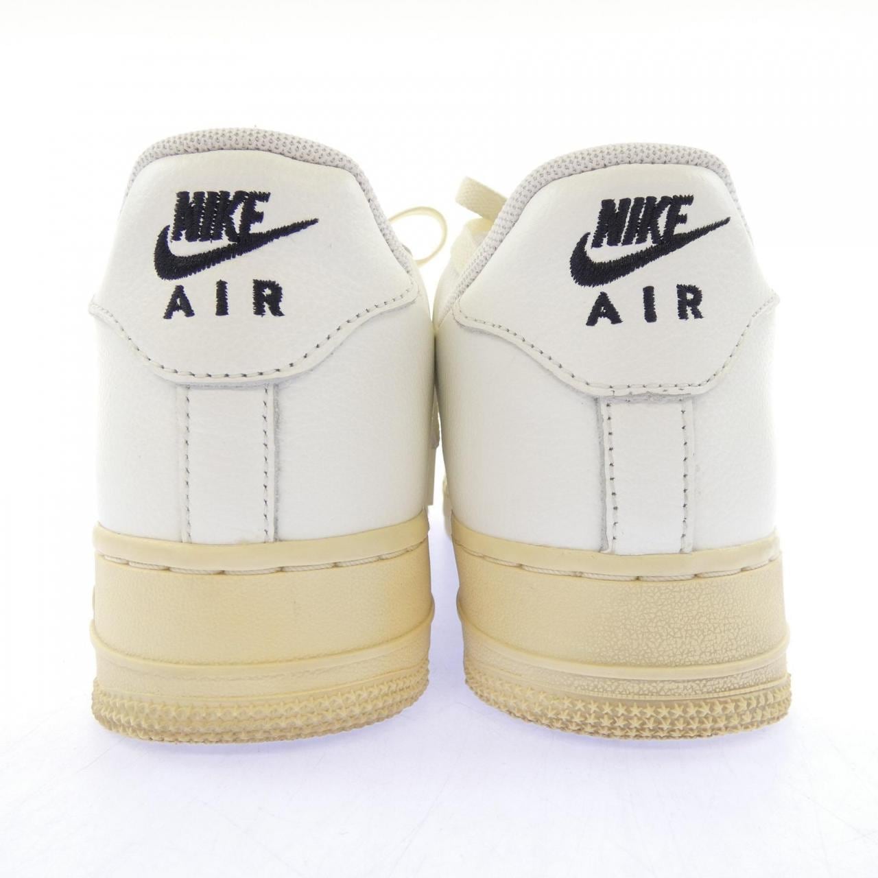 ナイキ NIKE DO9785-100 スニーカー