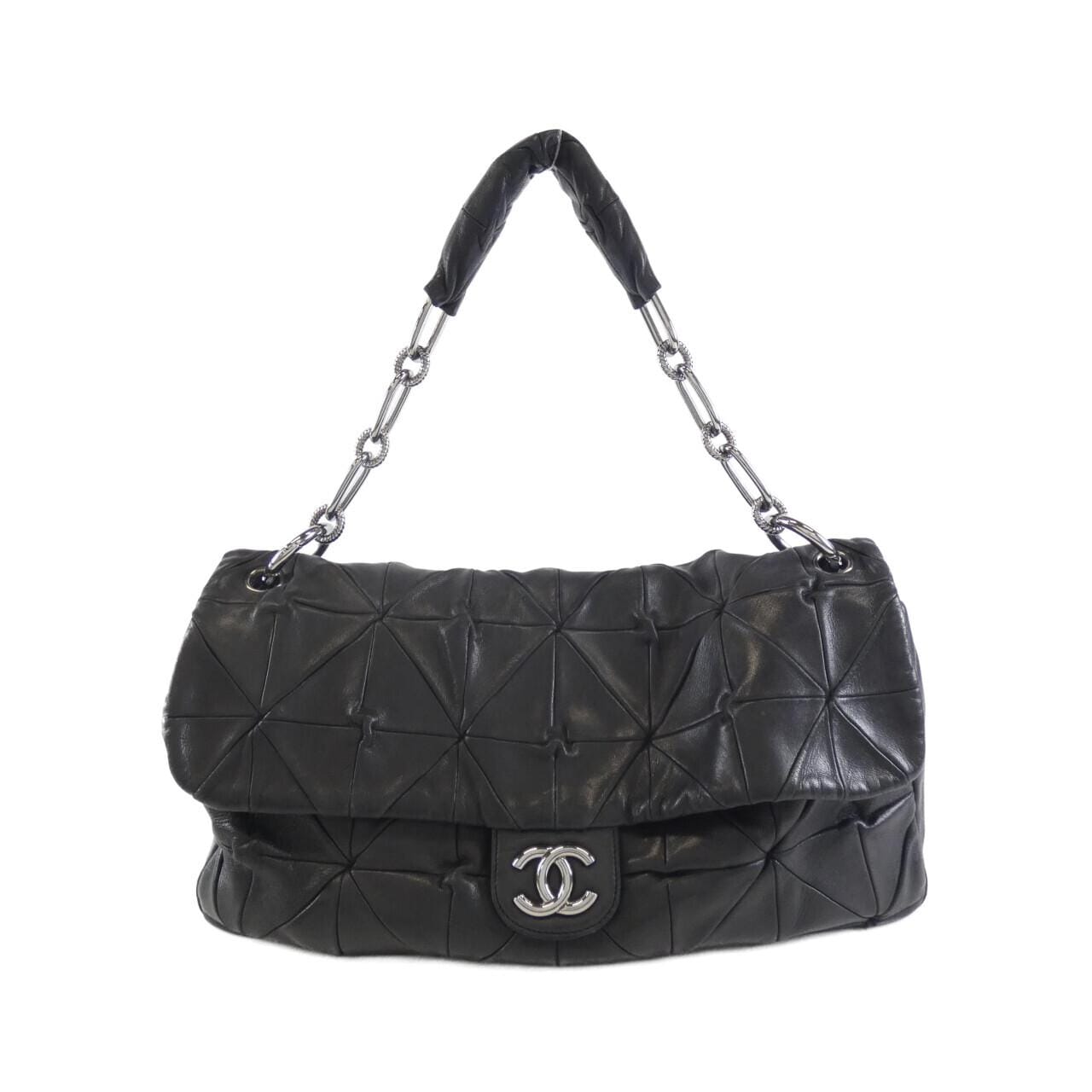 CHANEL shoulder bag