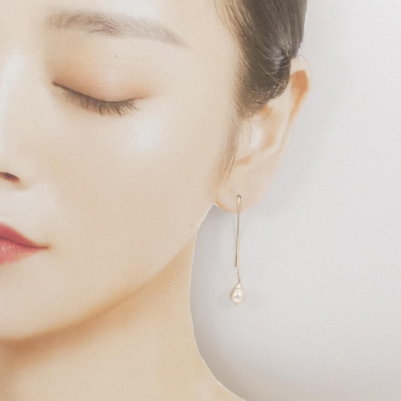 K10YG Akoya pearl earrings