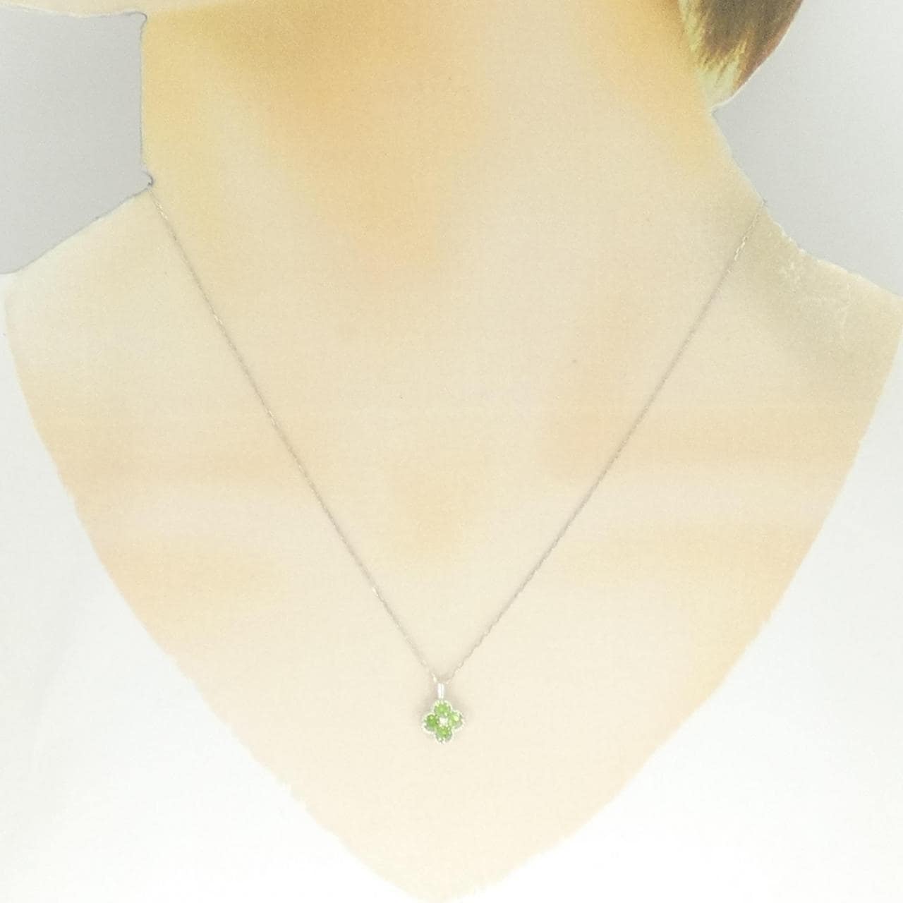 K18WG フラワー デマントイドガーネット ネックレス 0.41CT
