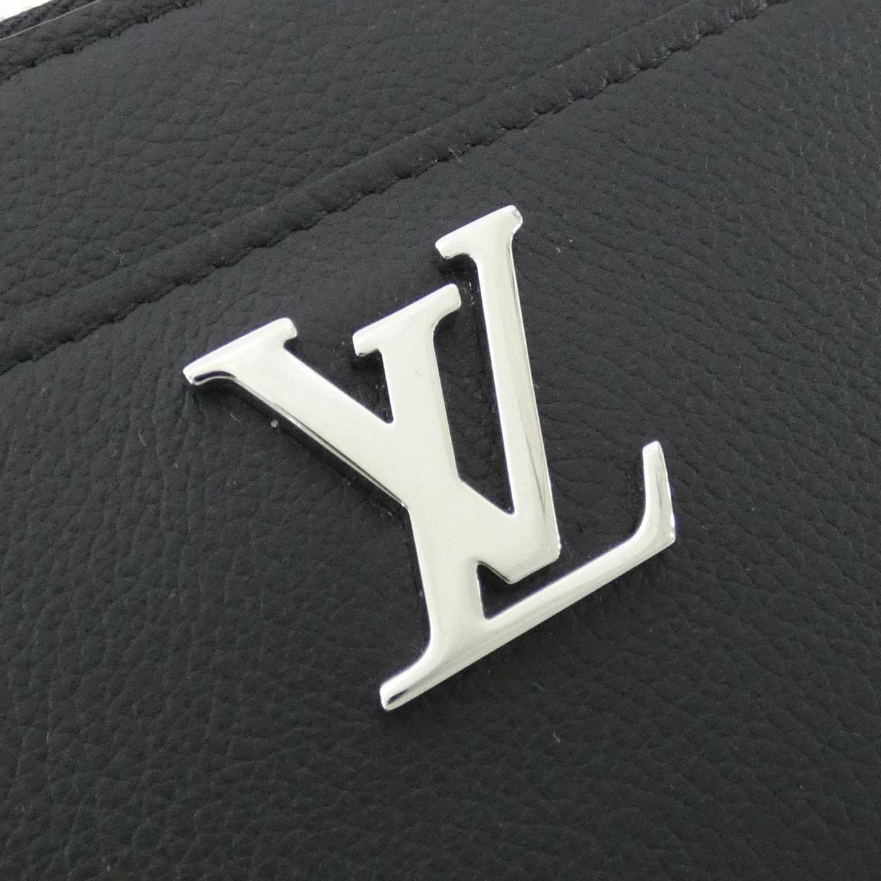 LOUIS VUITTON拉链Lock Me M62622 钱包