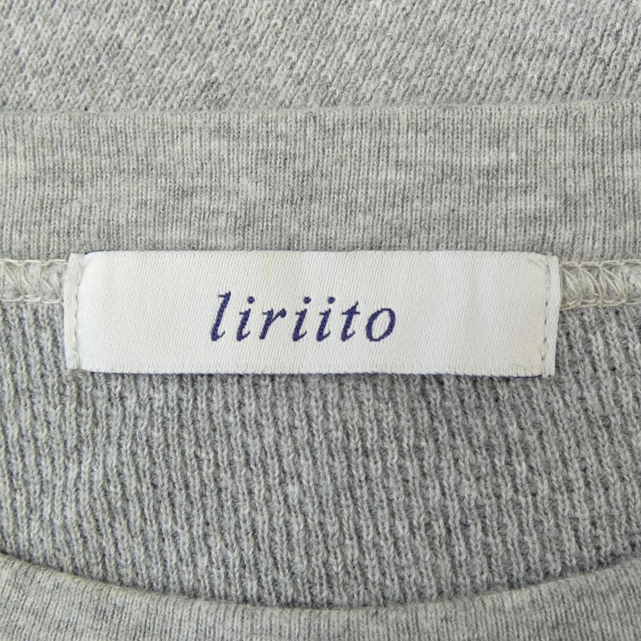 LIRIITO トップス