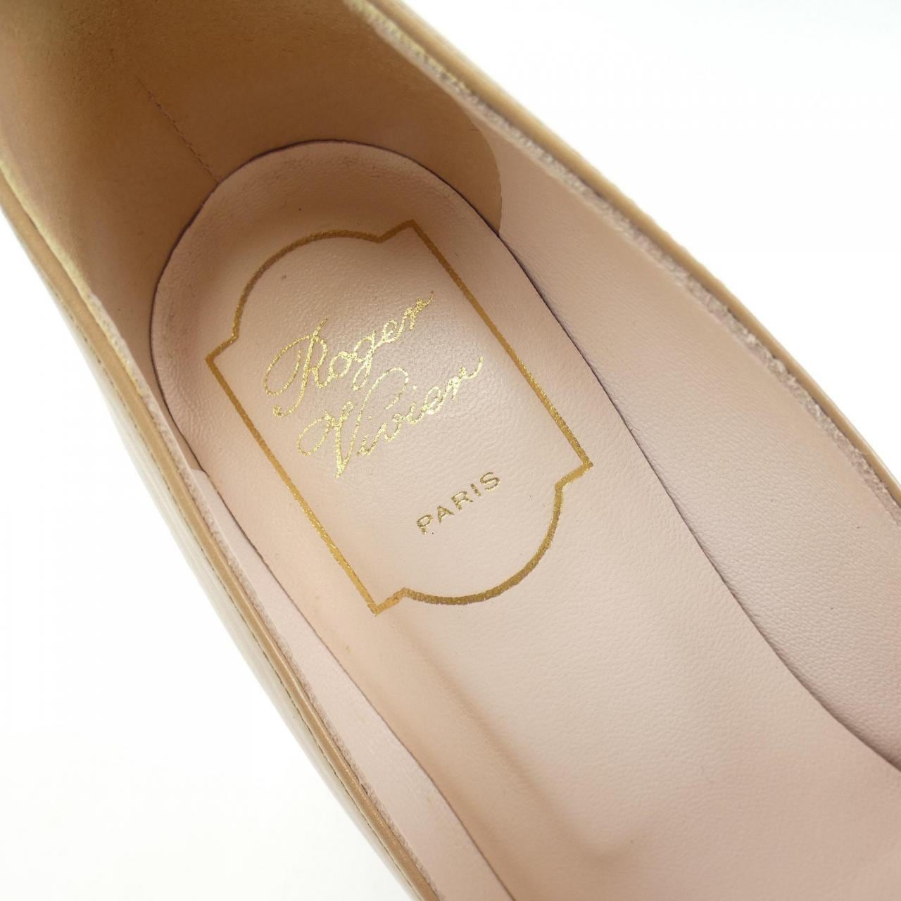 ロジェヴィヴィエ ROGER VIVIER パンプス
