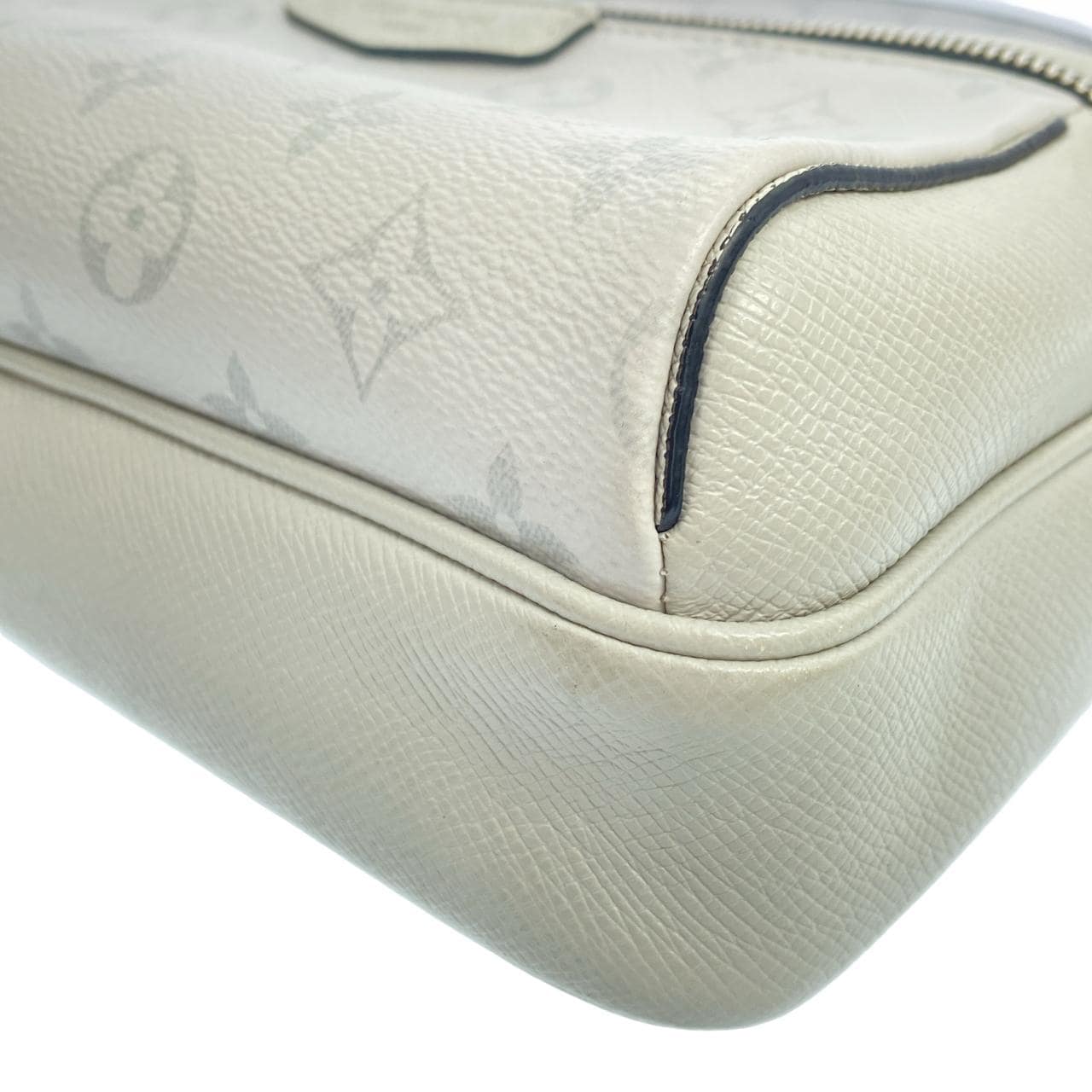 ルイヴィトン タイガ ラマ アウトドア メッセンジャー PM M30243 ショルダーバッグ