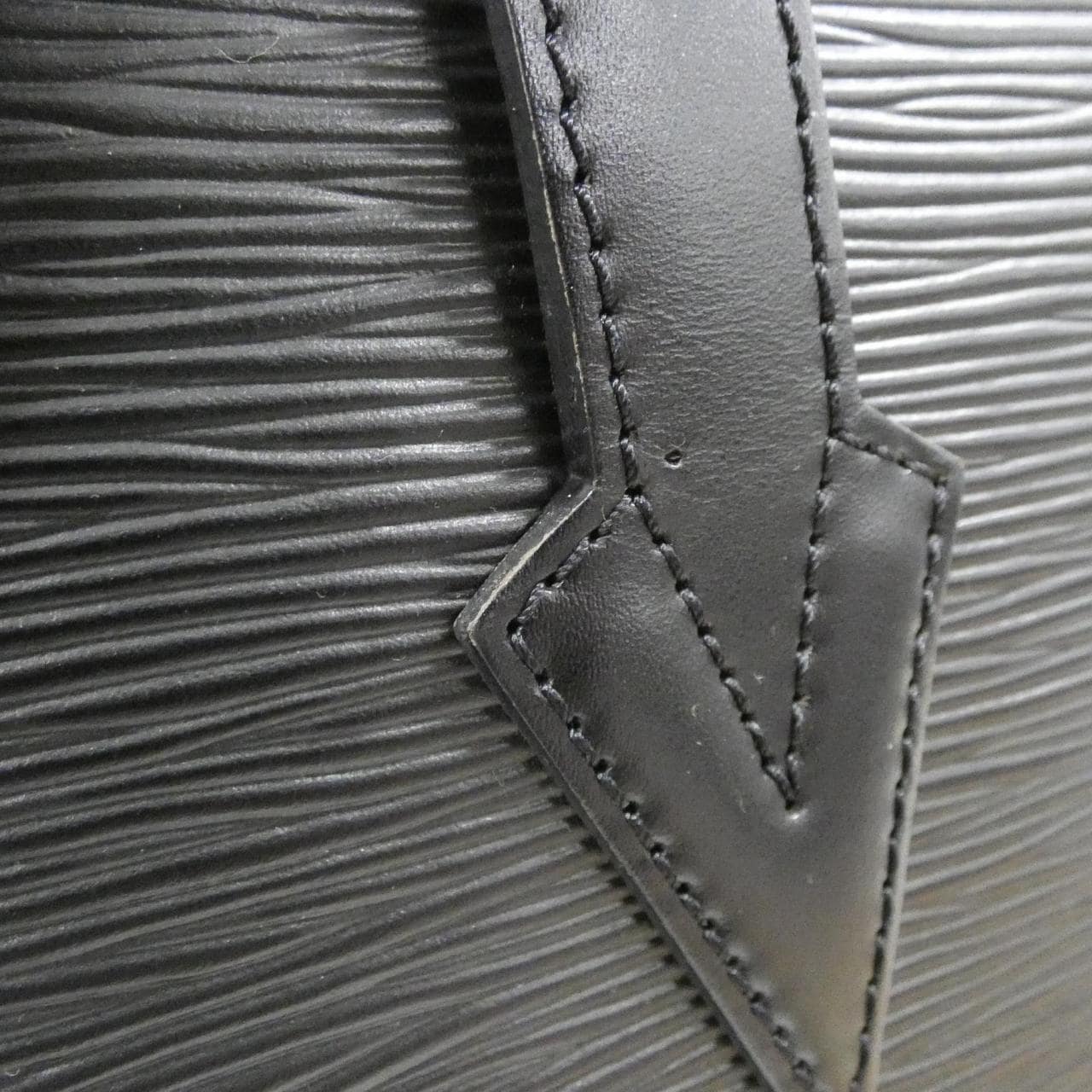 ルイヴィトン エピ リュサック M52282 ショルダーバッグ