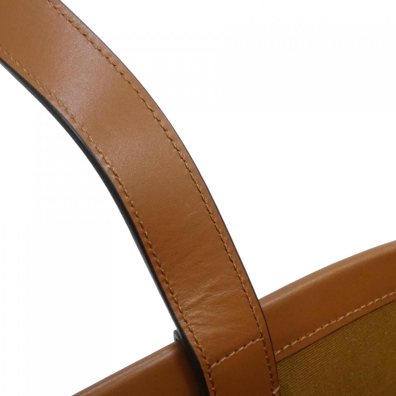 セリーヌ ミディアム クーファン 196952EGG バッグ