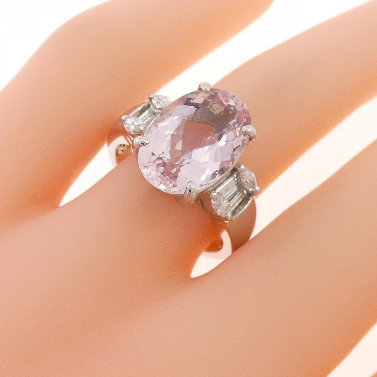 PT900 モルガナイト リング 4.496CT