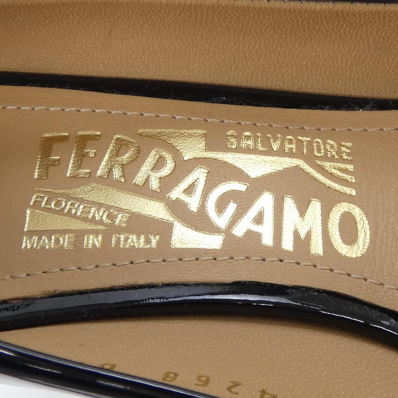 サルヴァトーレフェラガモ SALVATORE FERRAGAMO パンプス