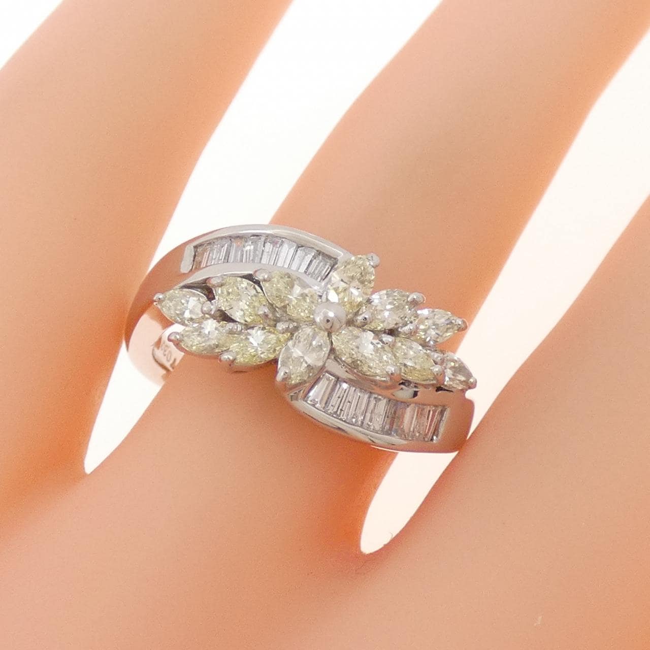 PT900钻石戒指，0.77克拉