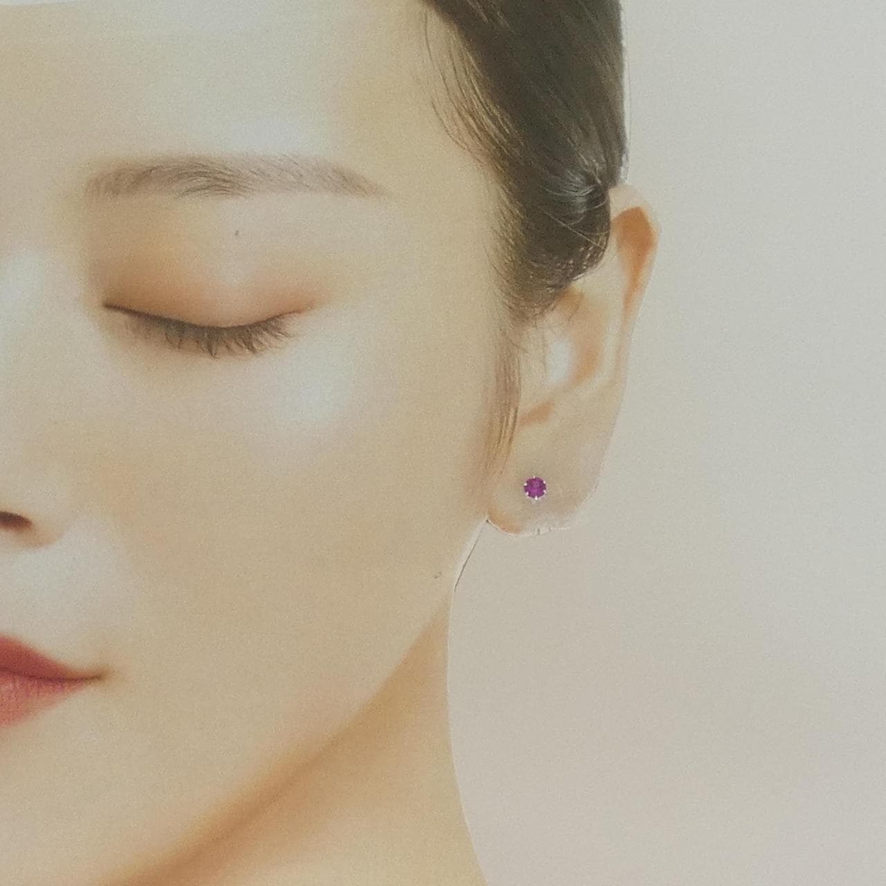 K18WG サファイヤ ピアス 0.56CT