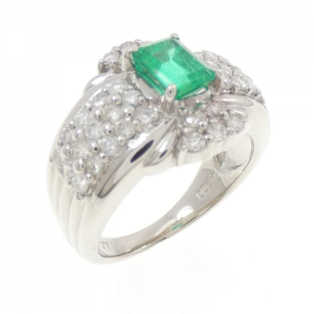 PT900 エメラルド リング 0.85CT