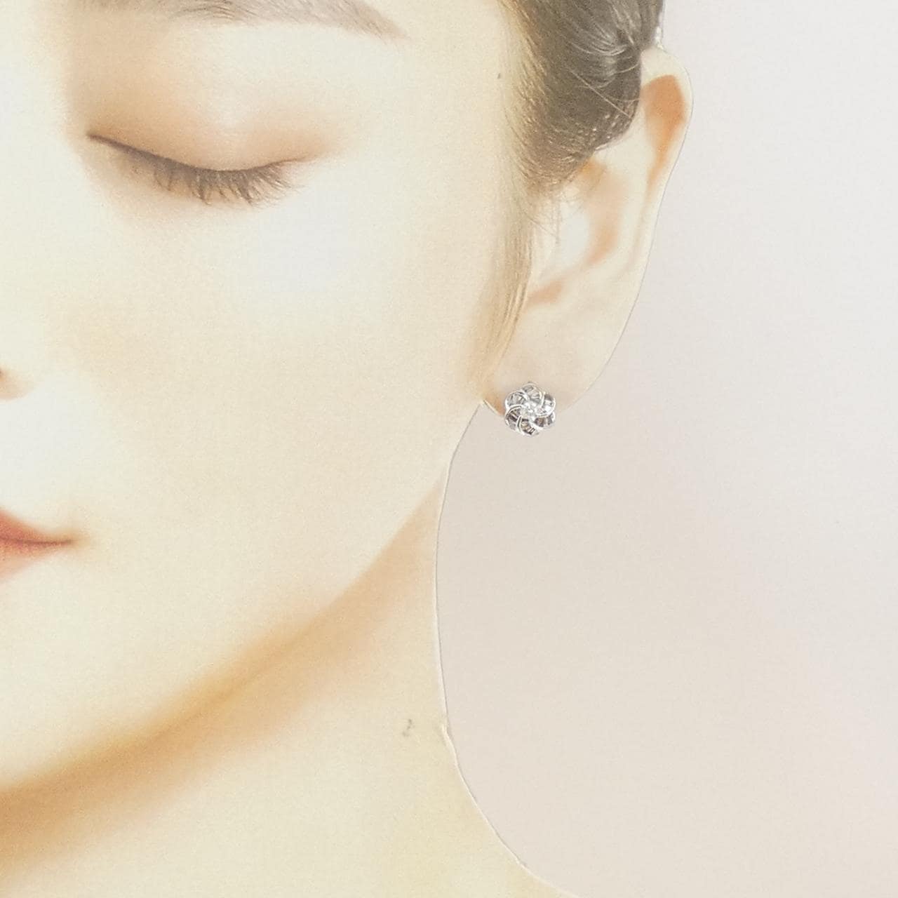 K18WG フラワー ダイヤモンド ピアス 0.50CT