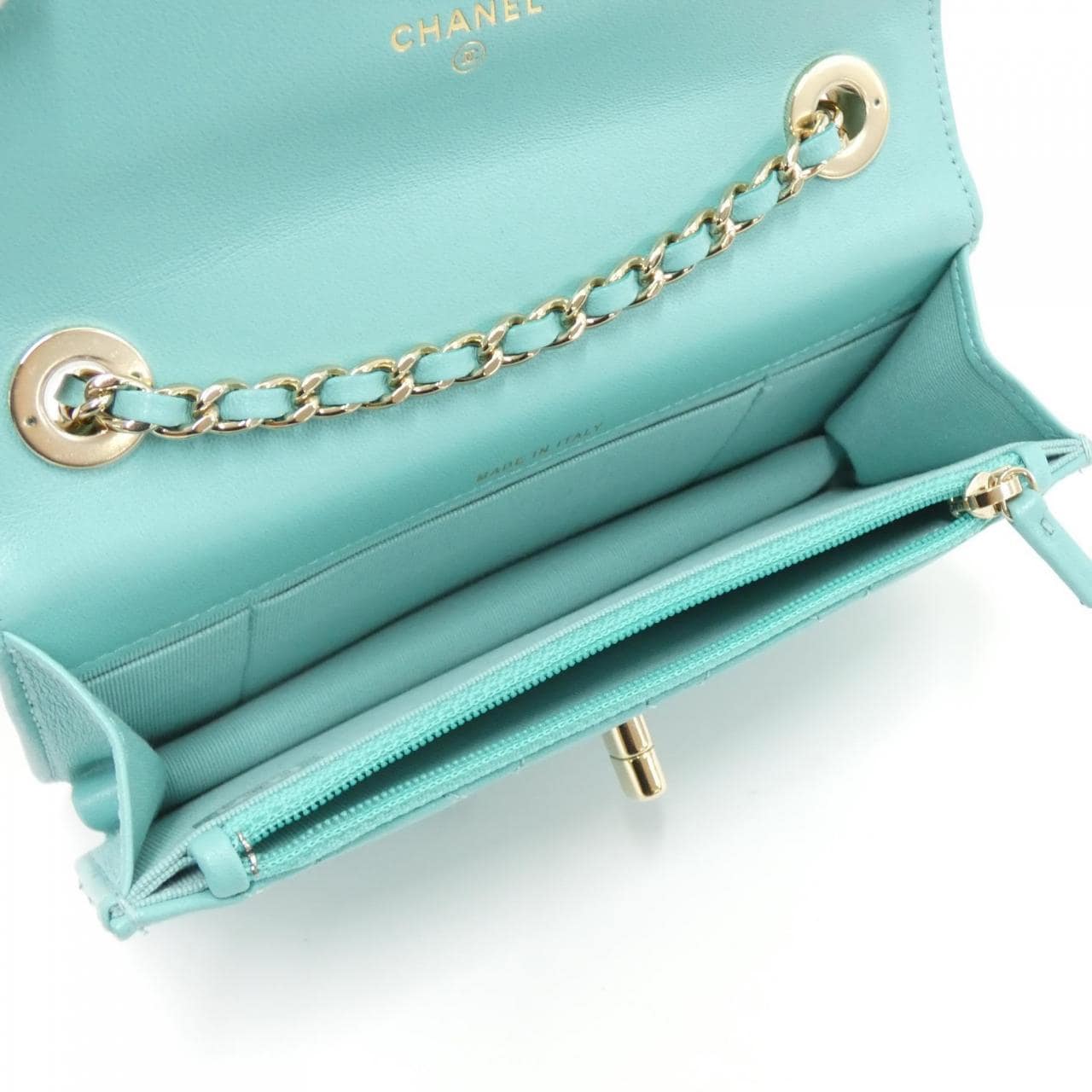 [Unused items] CHANEL AP3493 phone case