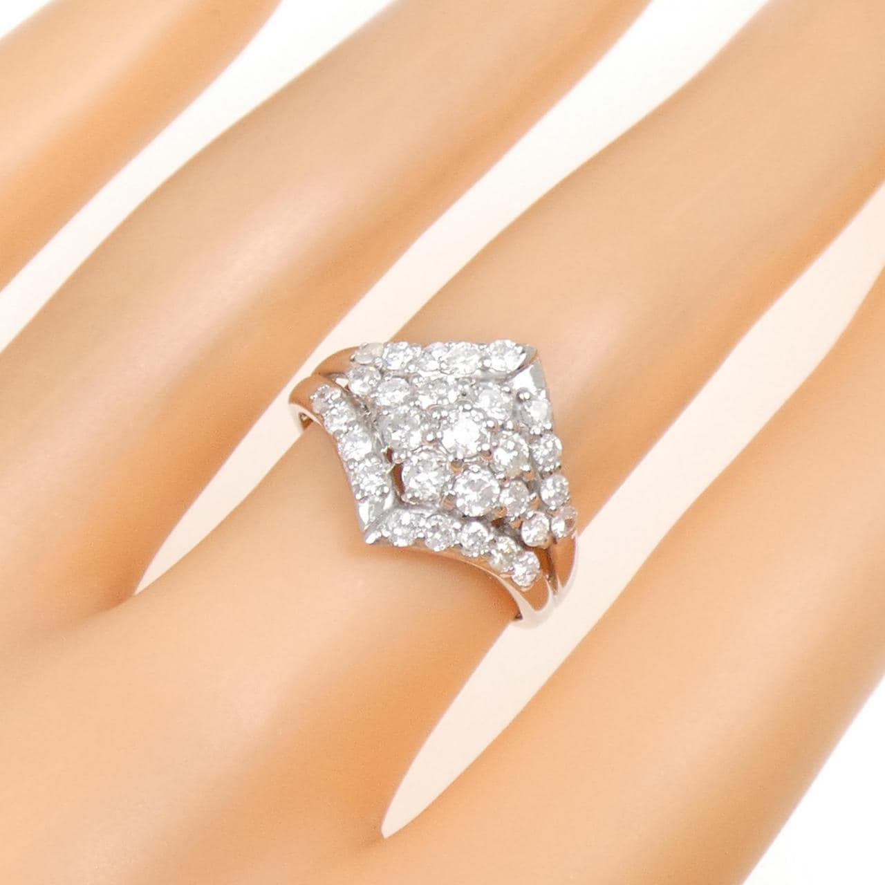 PT900 ダイヤモンド リング 1.00CT