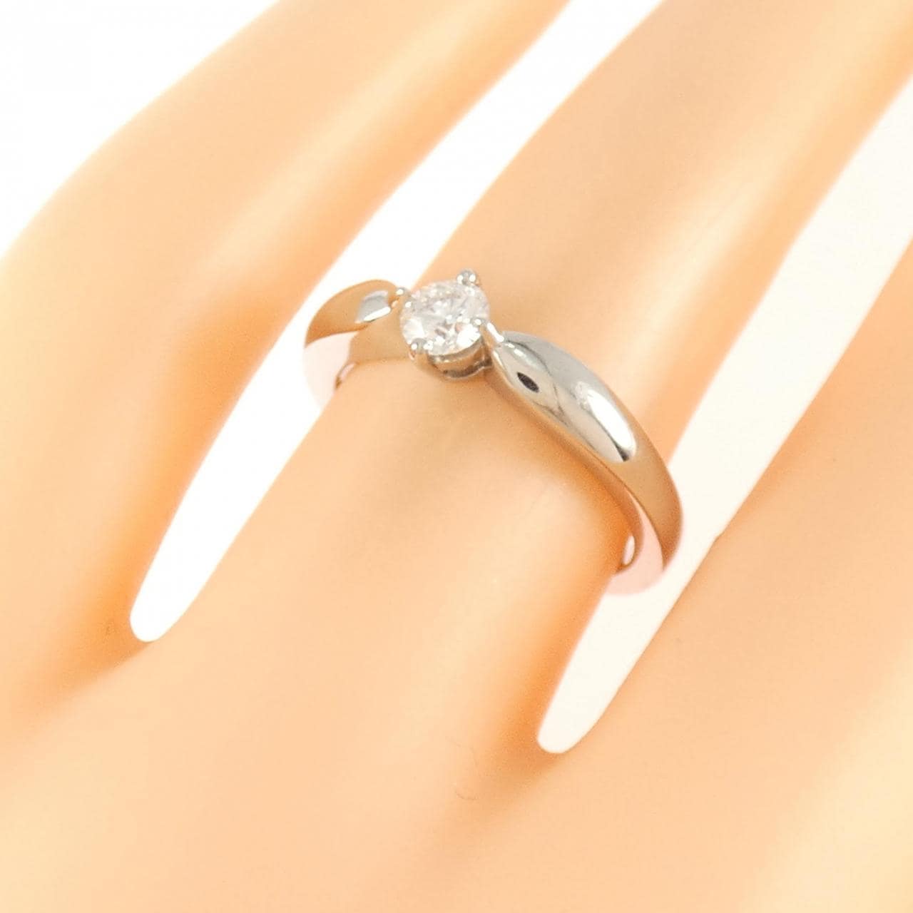 ブルガリ デディカータ ヴェネチア リング 0.21CT E VVS2 EXT