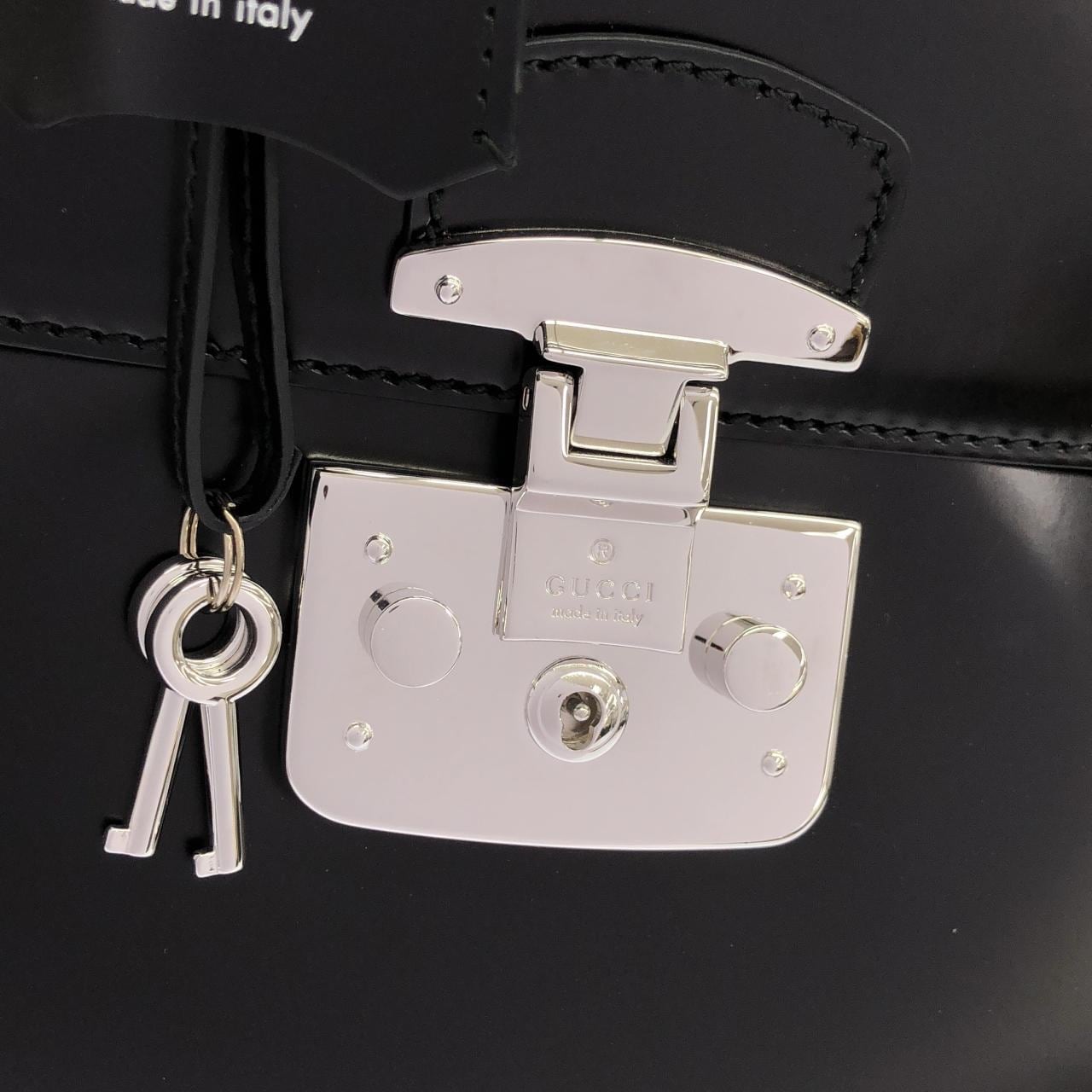 グッチ 331829 CLG0F バッグ