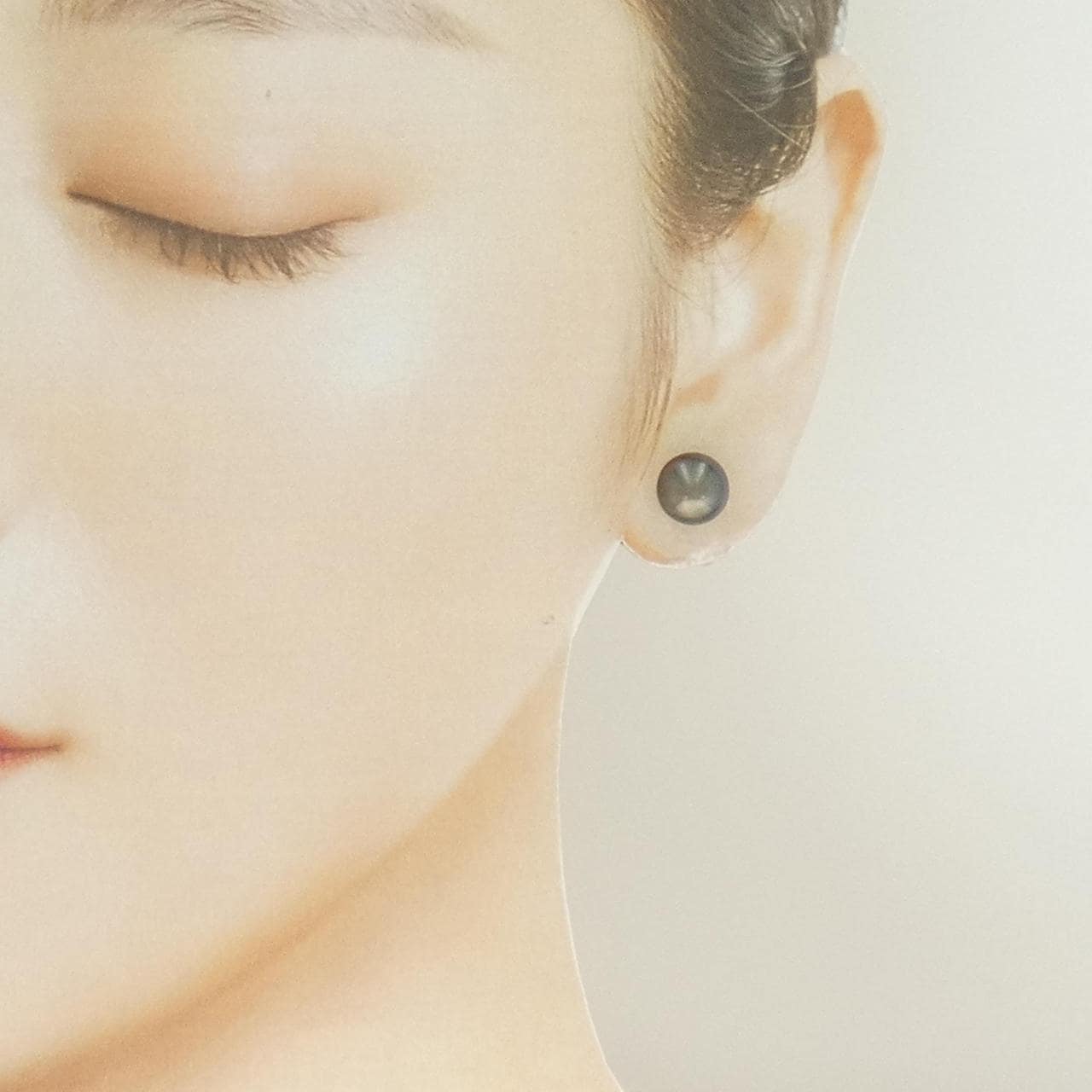 K18WG 黒蝶パール ピアス 8.9mm