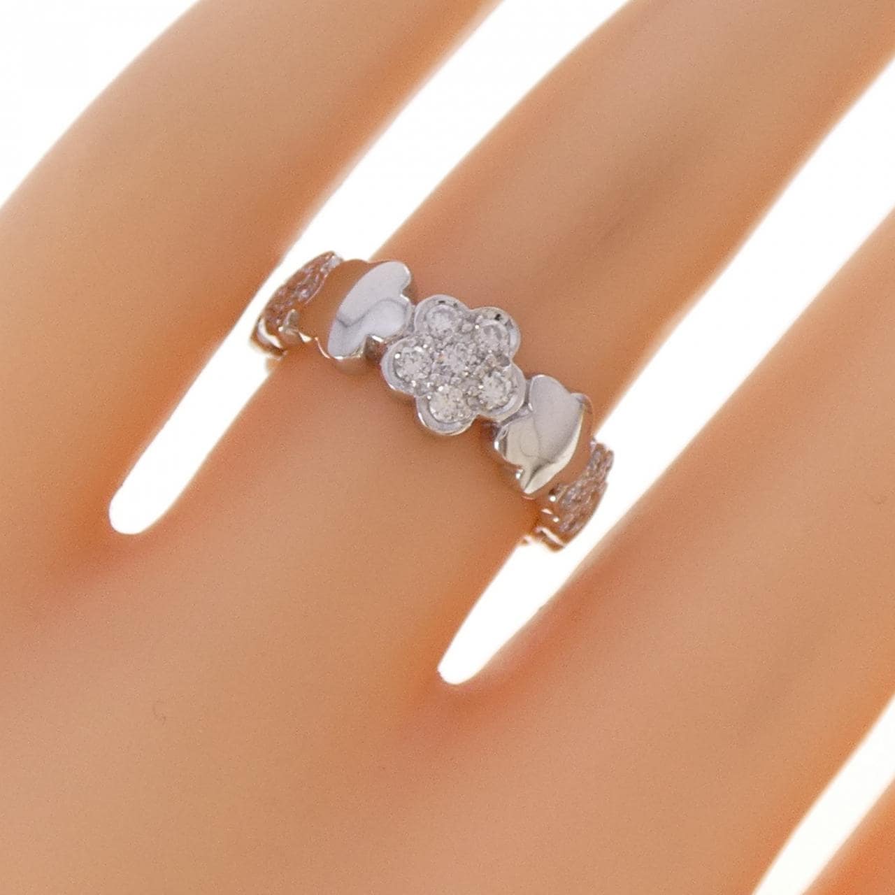 K18WG フラワー ダイヤモンド リング 0.28CT