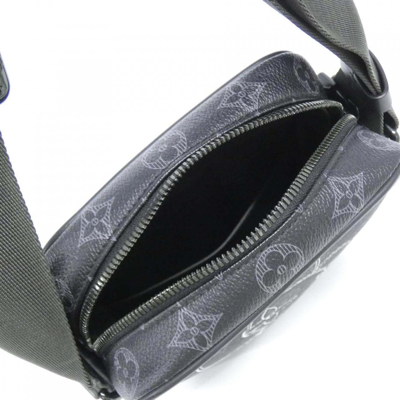 ルイヴィトン モノグラム エクリプス ダヌーブ 2018PF M43677 ショルダーバッグ