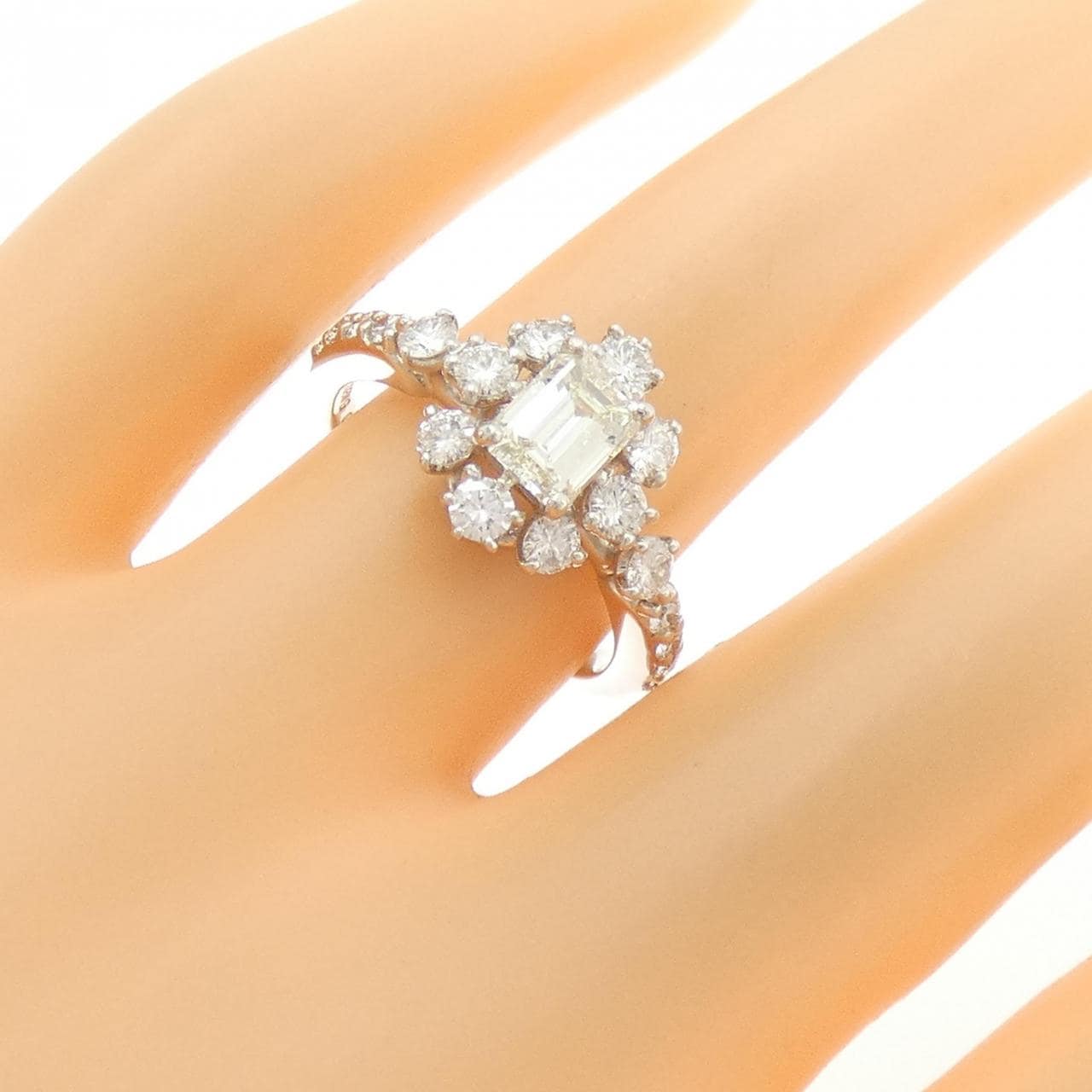 K18WG ダイヤモンド リング 0.788CT L VS1 エメラルドカット