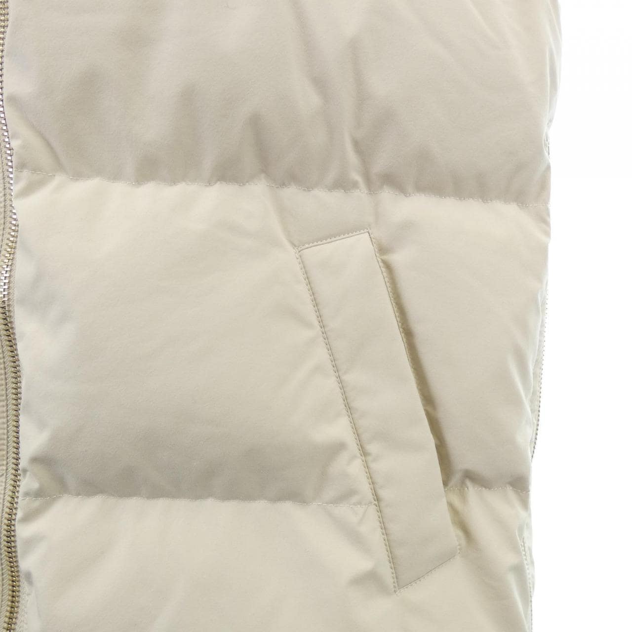 LOUANDREA ダウンベスト