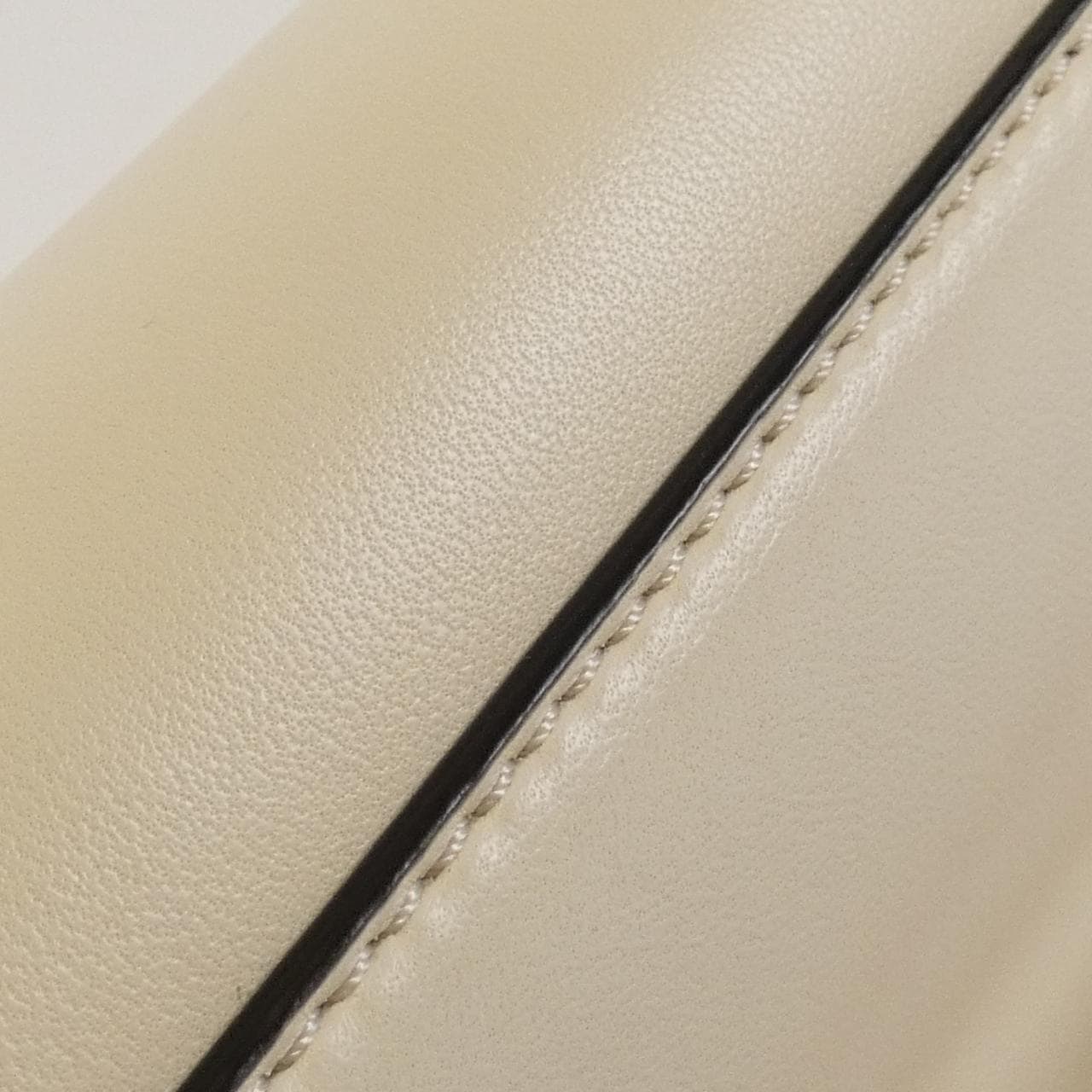 ヴァレンティノガラヴァーニ XW2B0K26VNL ショルダーバッグ