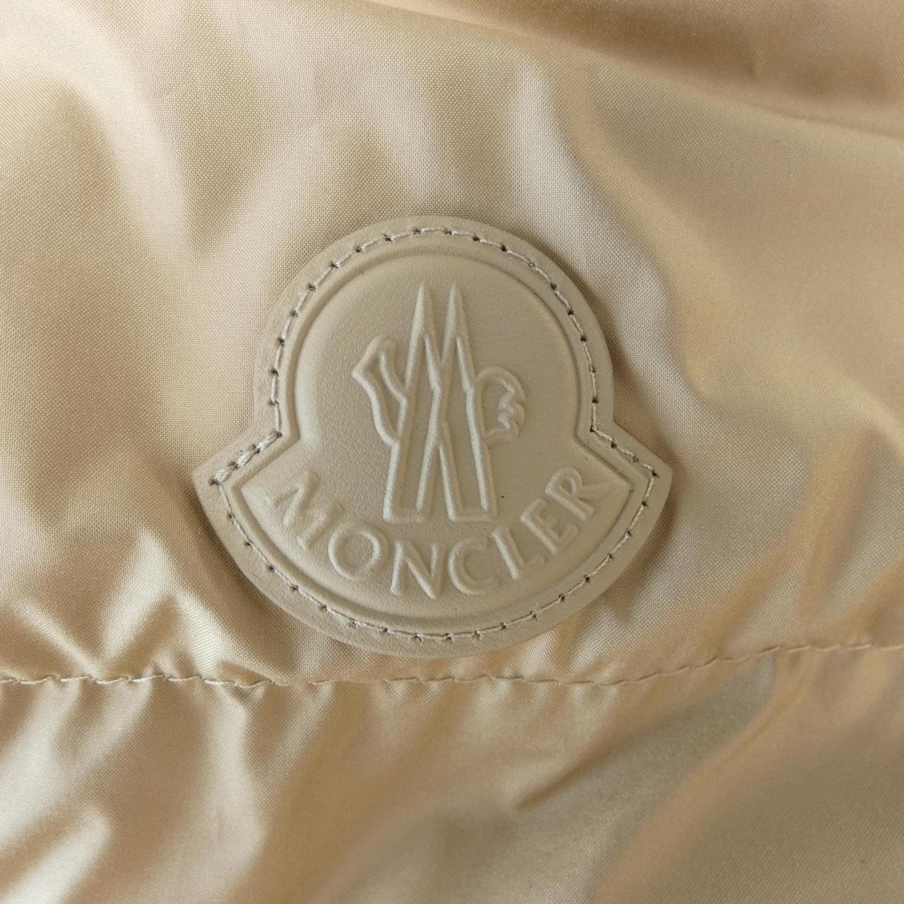 モンクレール MONCLER ダウンジャケット