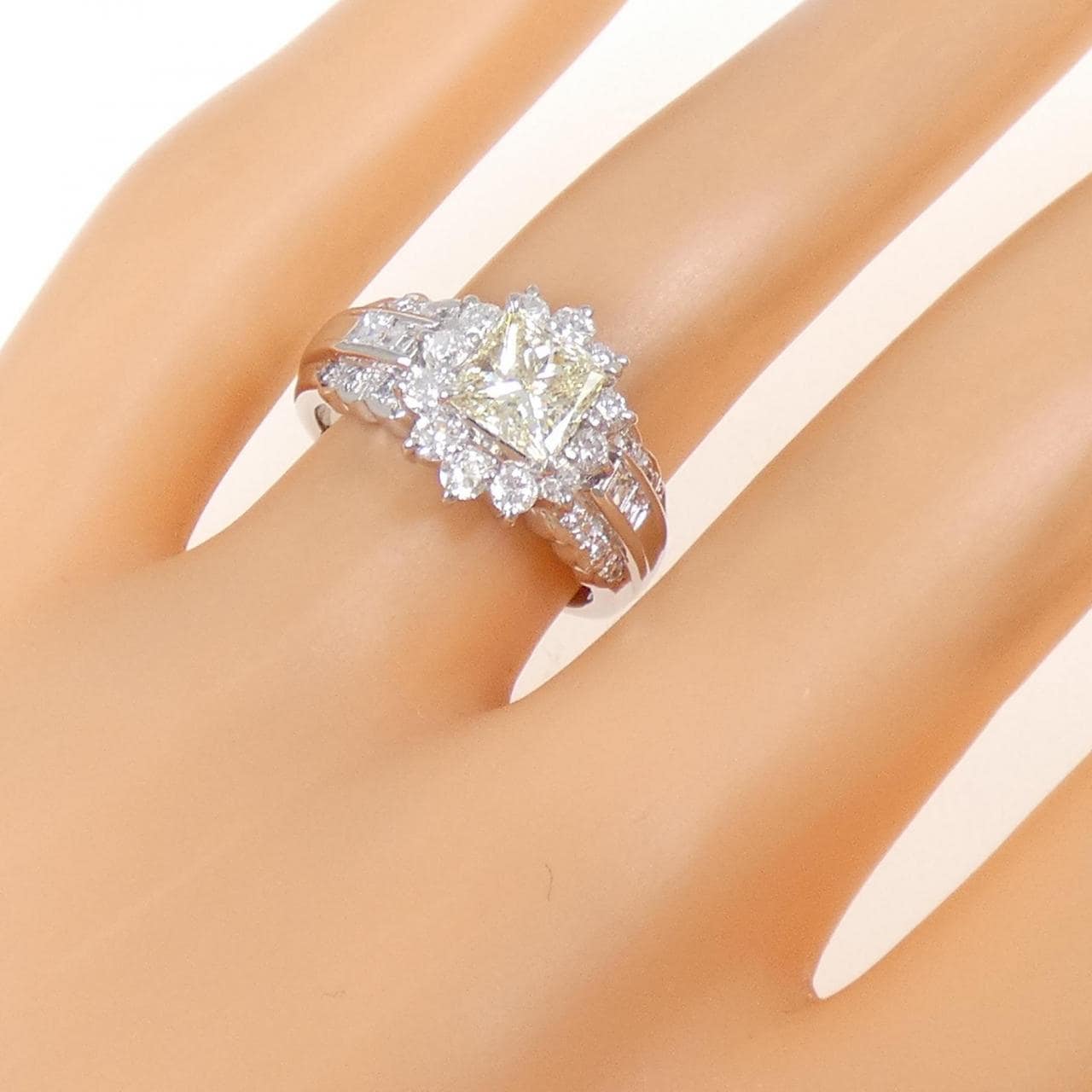 PT900 ダイヤモンド リング 1.006CT VLY VS1 ファンシーカット