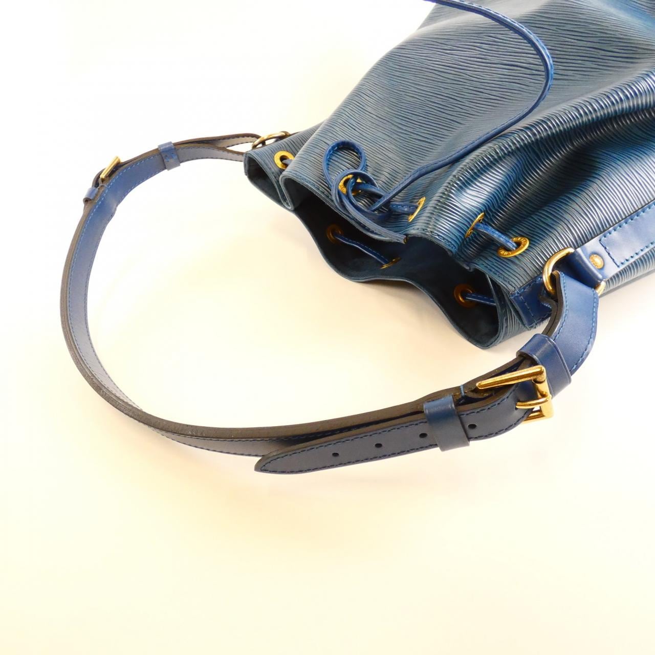 ルイヴィトン エピ プチ ノエ M44105 ショルダーバッグ