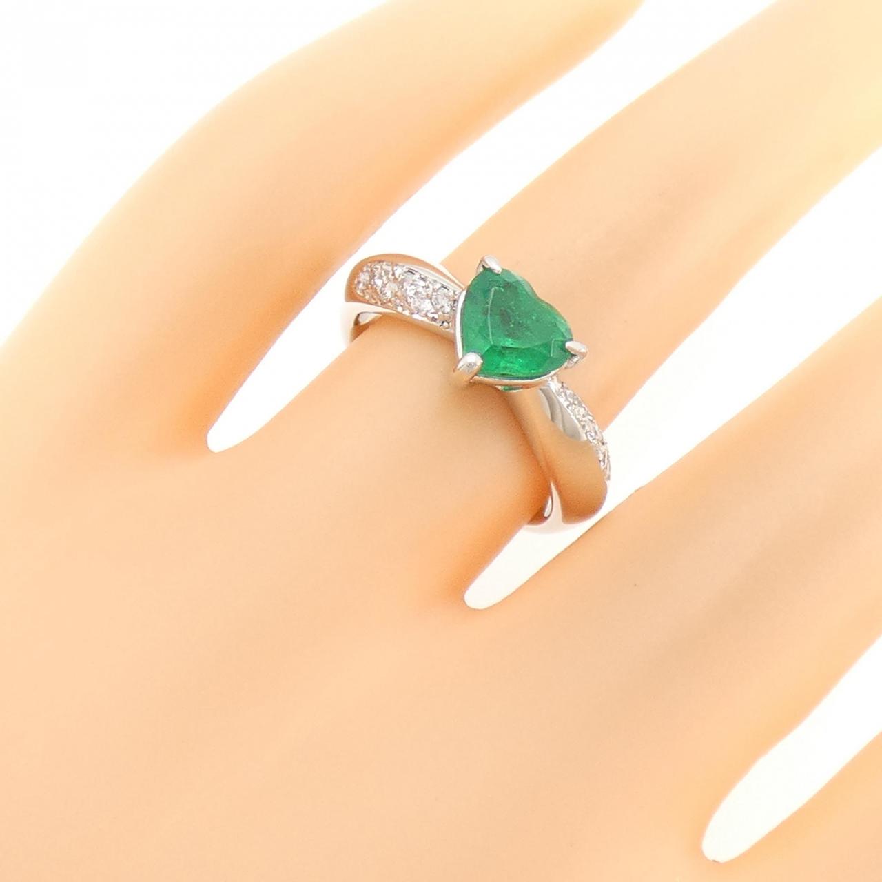 PT900 Heart Emerald Ring 1.03CT