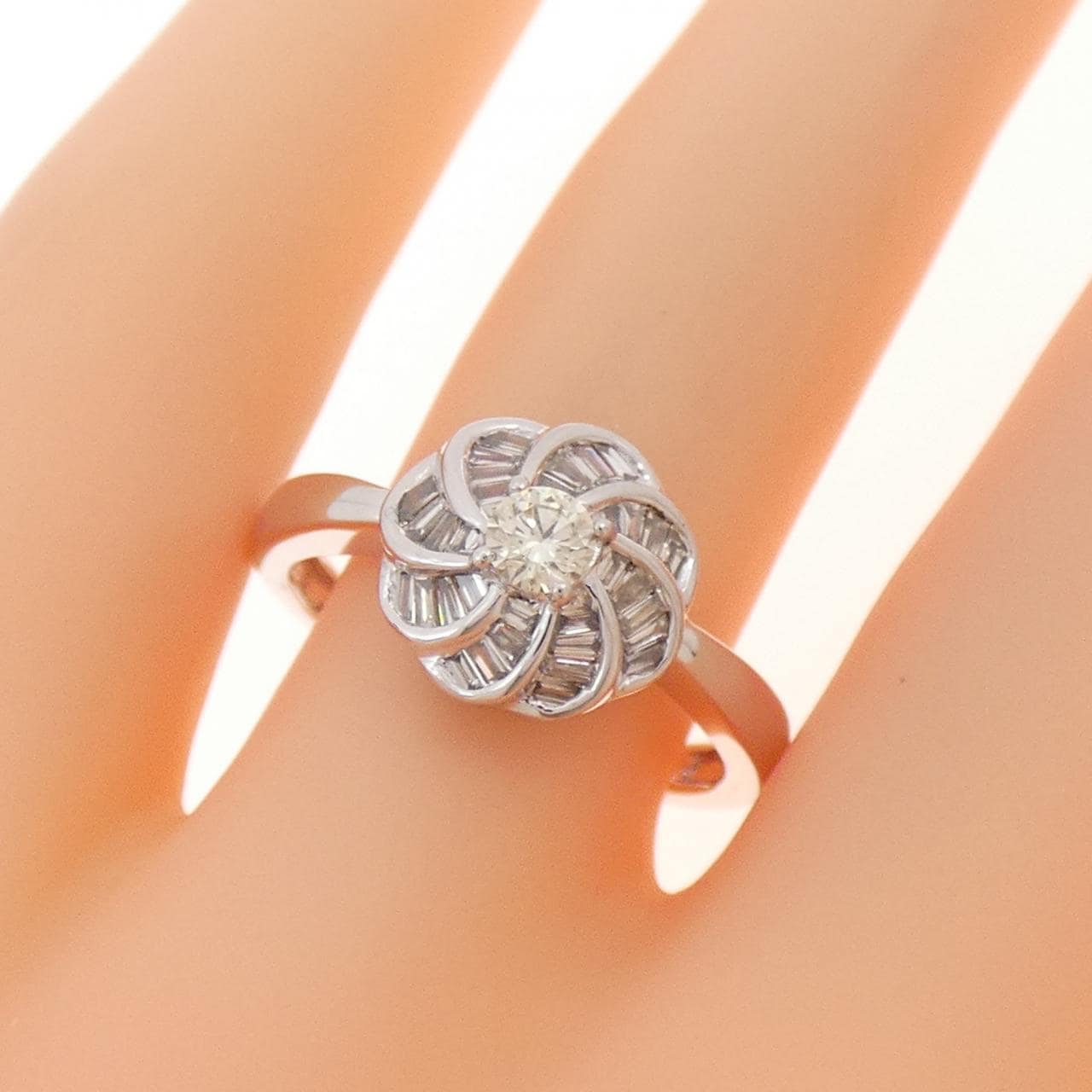 K18WG ダイヤモンド リング 0.37CT