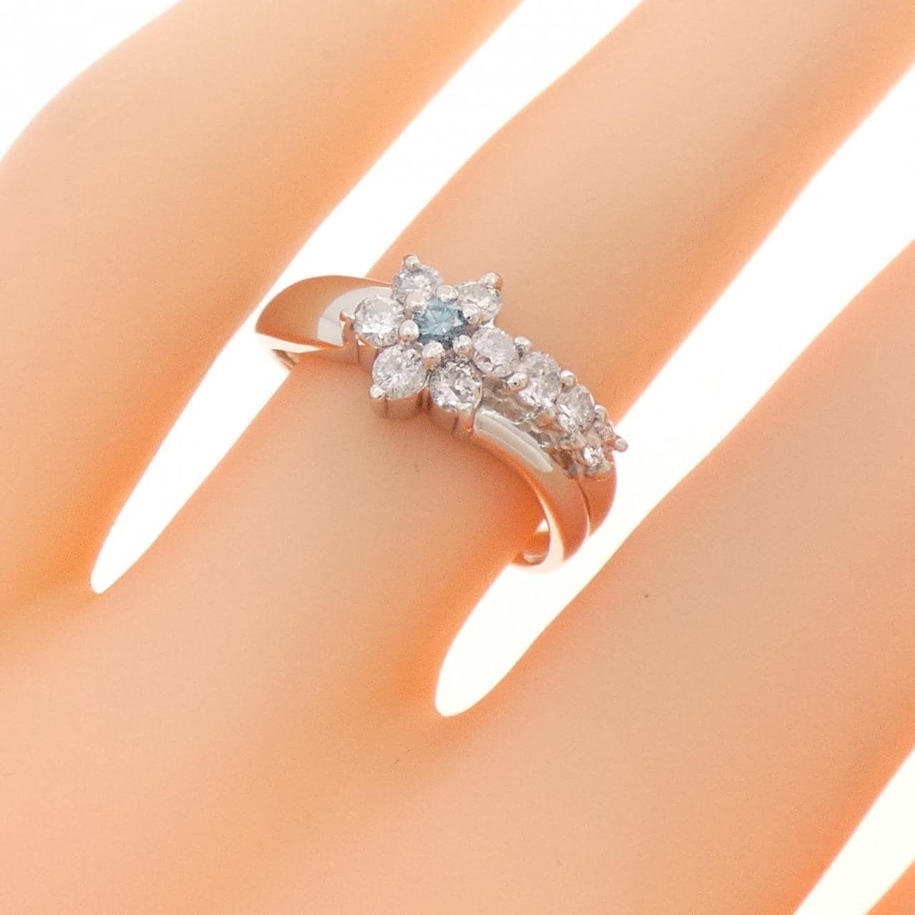 PT900 フラワー ダイヤモンド リング 0.50CT
