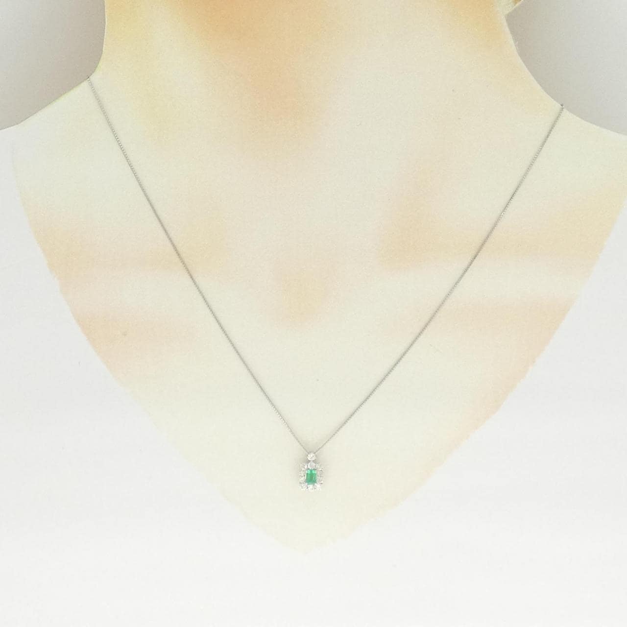 PT900/PT850 エメラルド ネックレス 0.19CT