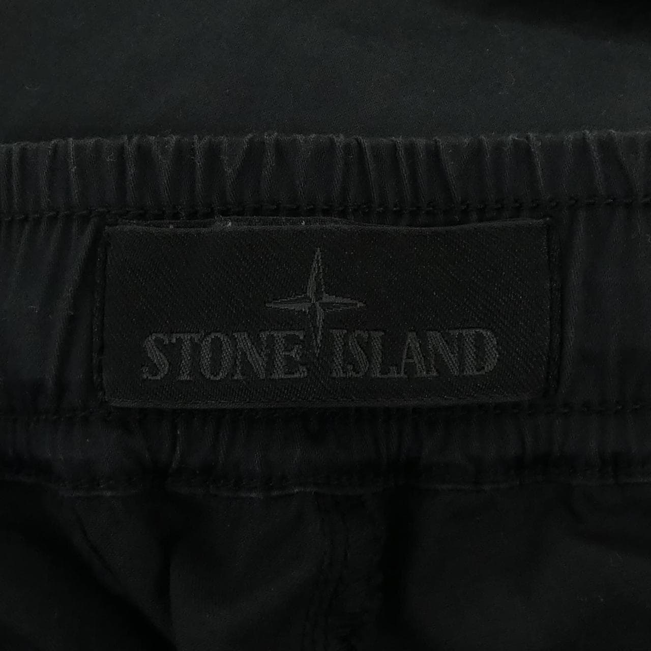 ストーンアイランド STONE ISLAND 7615L13F2 ショートパンツ