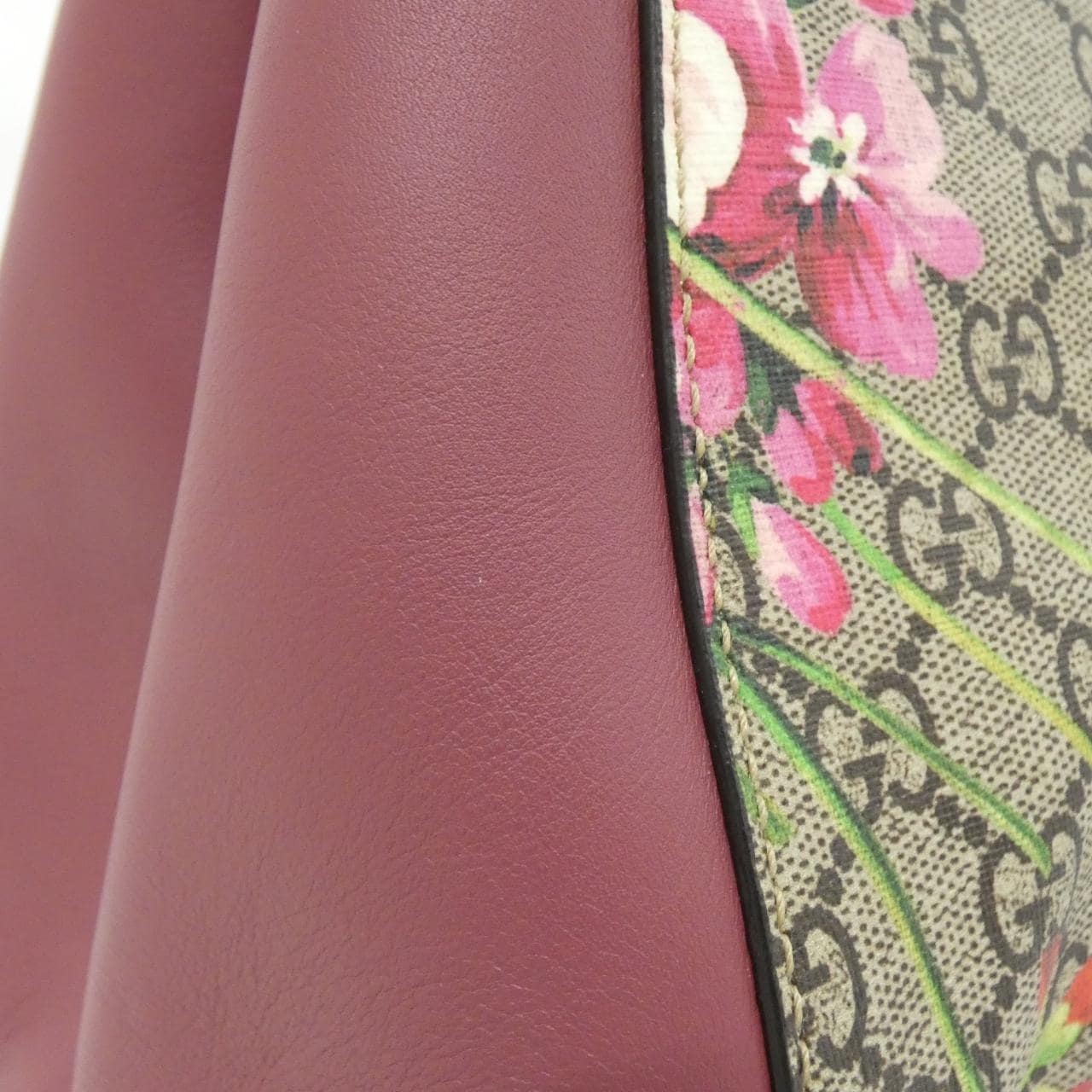 グッチ 453704 KU21N バッグ