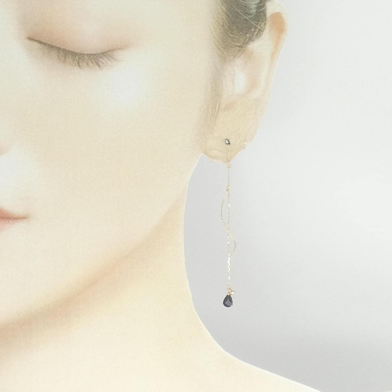K10YG Sapphire Earrings
