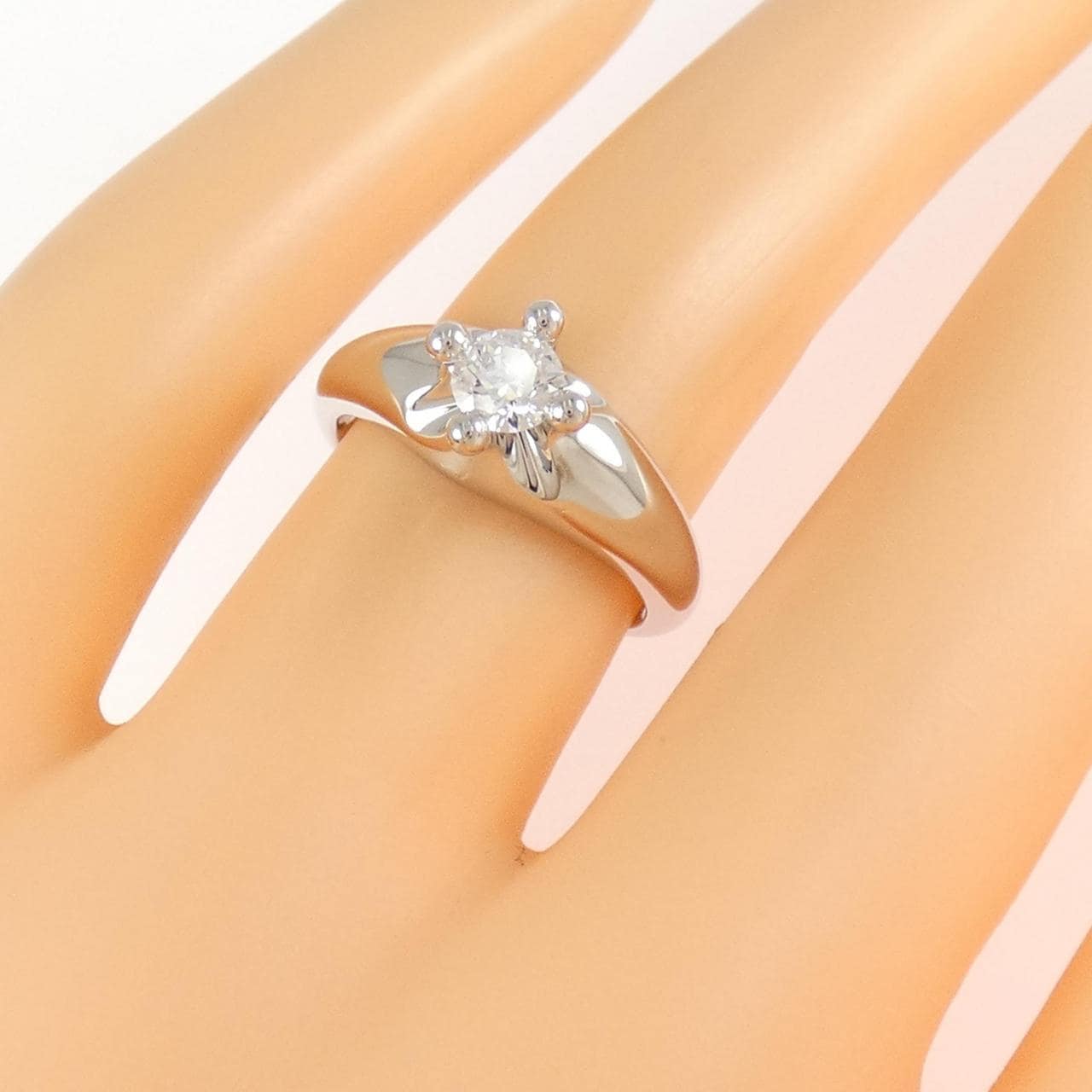 ブルガリ コロナ リング 0.31CT E VVS1