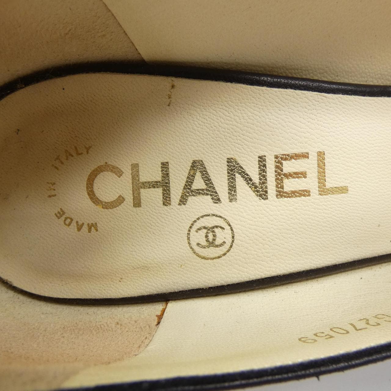 CHANEL香奈儿高跟鞋。